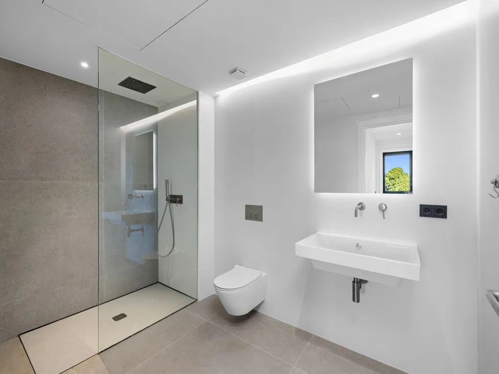 Luxury apartment with communal pool and spa in a modern residential complex-7