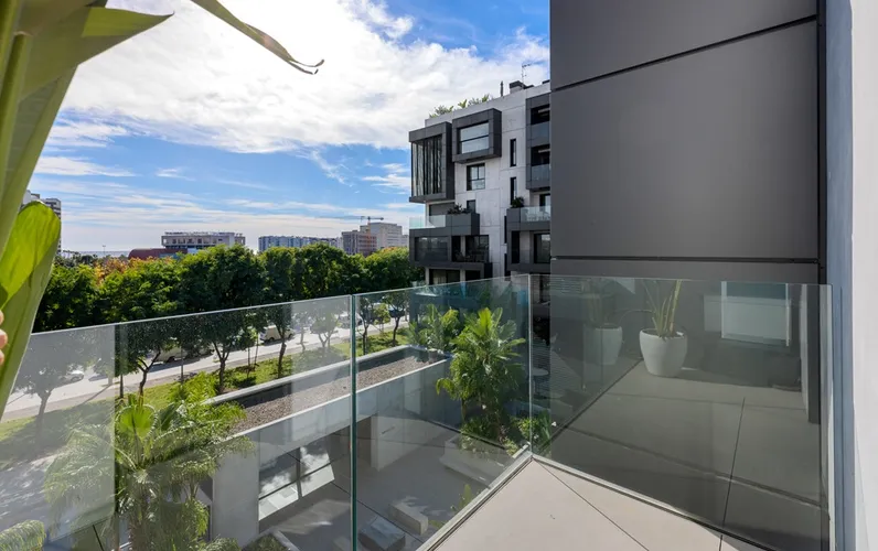 Appartement de luxe avec piscine et spa communautaires dans un complexe résidentiel moderne