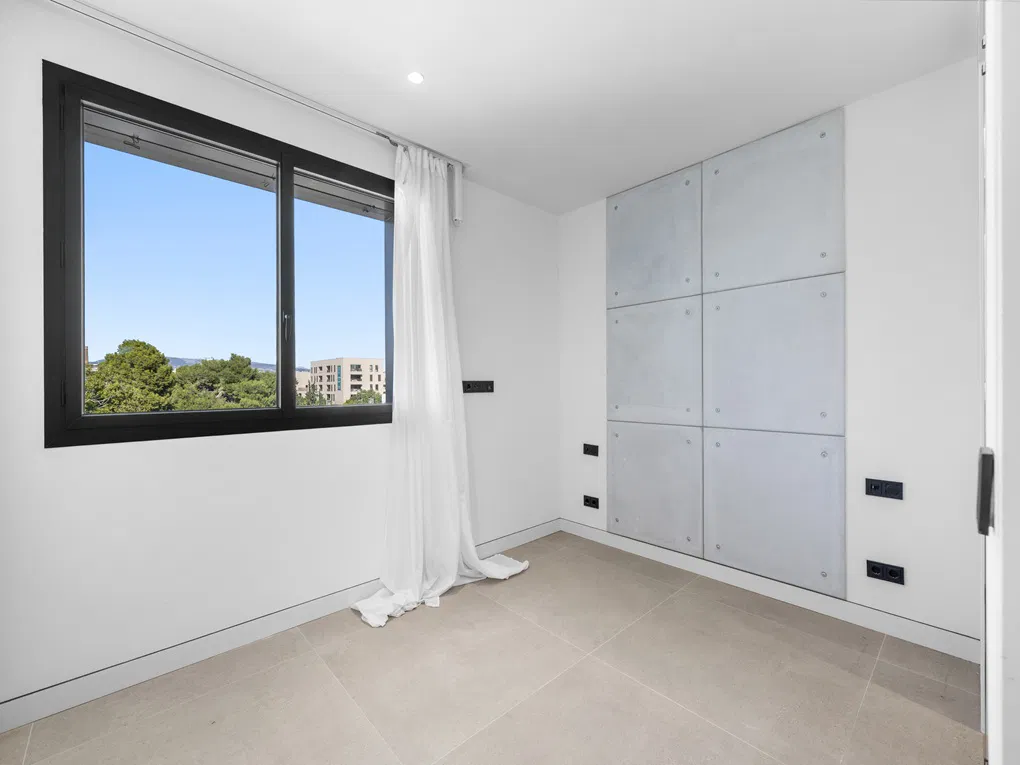 Luxury apartment with communal pool and spa in a modern residential complex-4