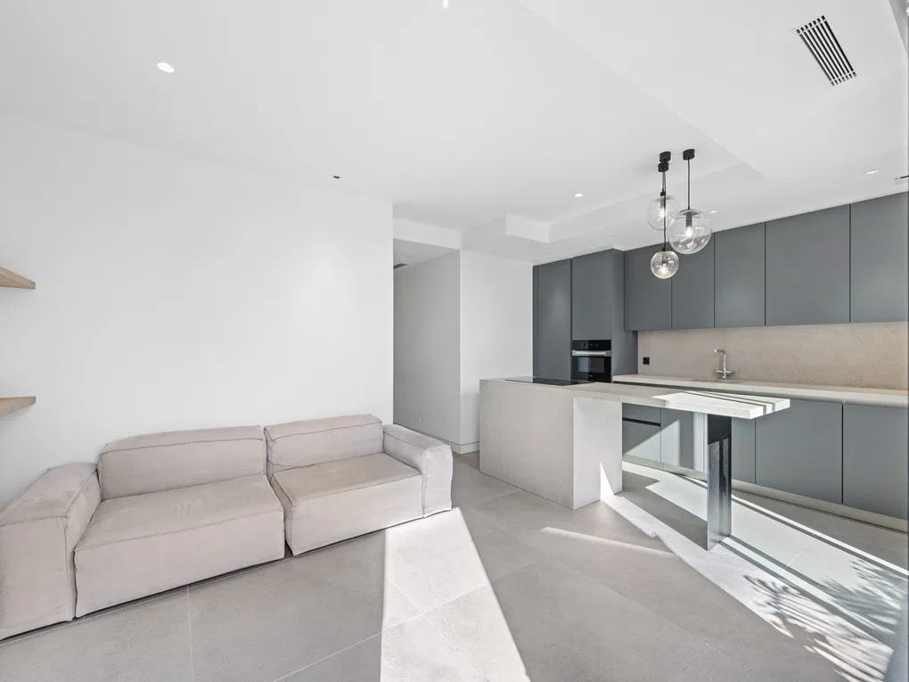 Luxury apartment with communal pool and spa in a modern residential complex-2