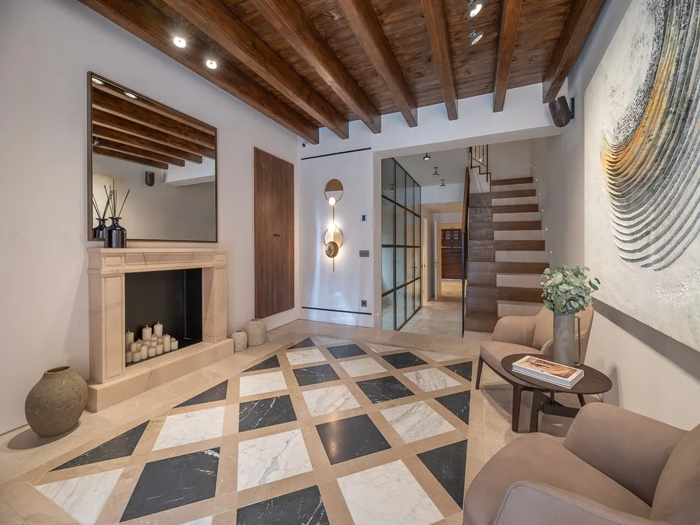 Living at the Highest Level – Exclusive Townhouse with Terrace, Pool & Garage-21