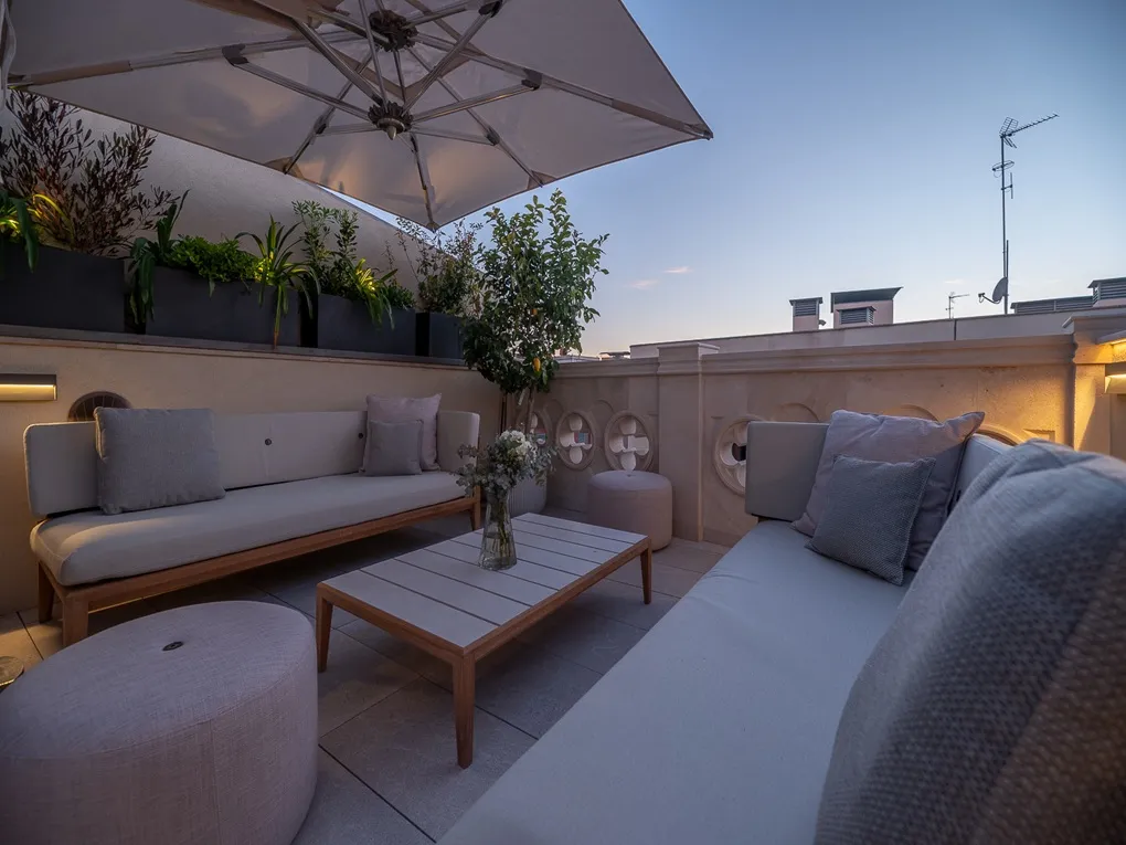 Living at the Highest Level – Exclusive Townhouse with Terrace, Pool & Garage-3