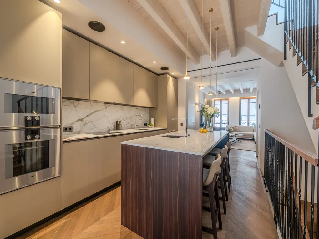 Living at the Highest Level – Exclusive Townhouse with Terrace, Pool & Garage-8