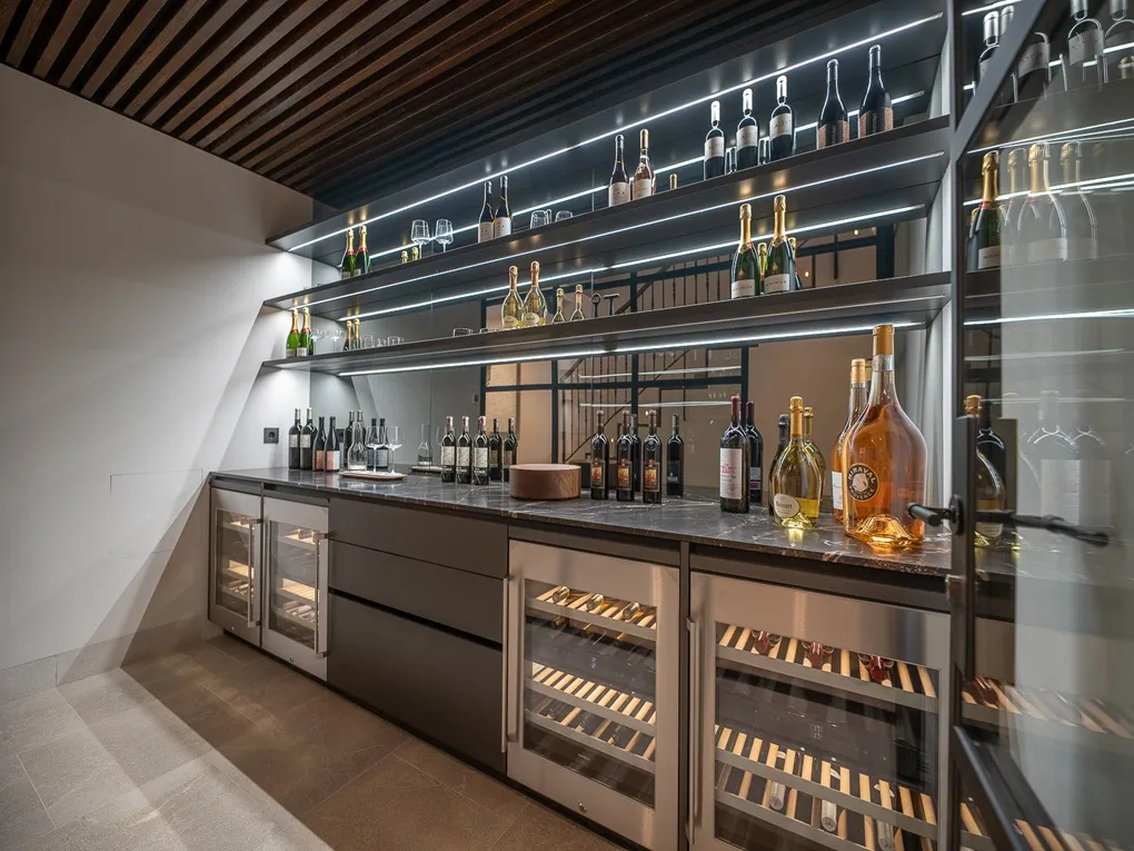 Living at the Highest Level – Exclusive Townhouse with Terrace, Pool & Garage-23