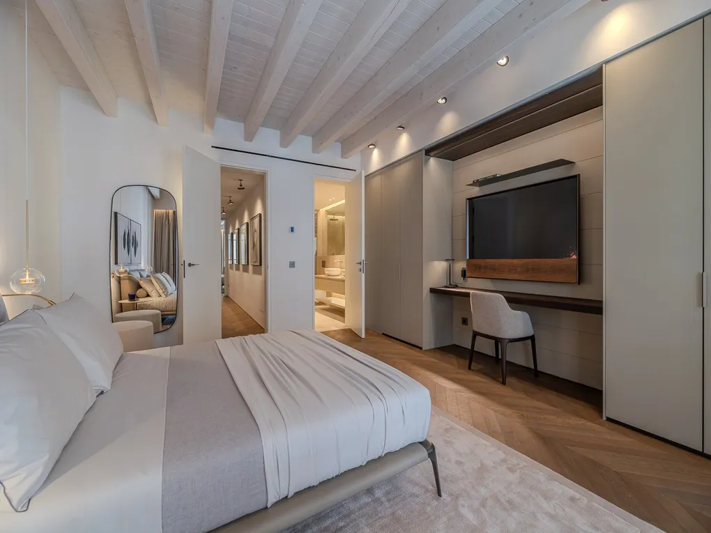 Living at the Highest Level – Exclusive Townhouse with Terrace, Pool & Garage-18