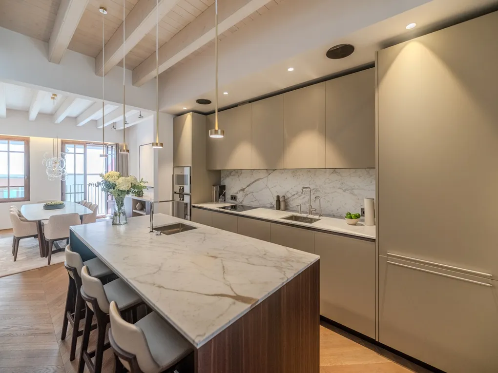 Living at the Highest Level – Exclusive Townhouse with Terrace, Pool & Garage-9