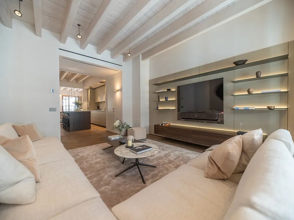 Living at the Highest Level – Exclusive Townhouse with Terrace, Pool & Garage-5