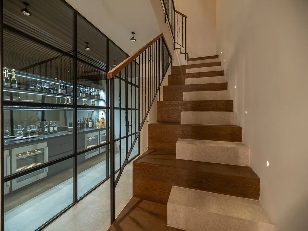 Living at the Highest Level – Exclusive Townhouse with Terrace, Pool & Garage-22