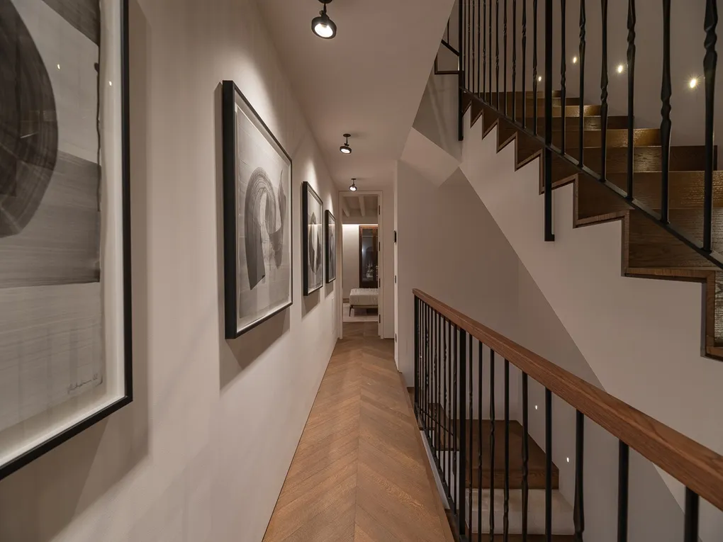 Living at the Highest Level – Exclusive Townhouse with Terrace, Pool & Garage-12