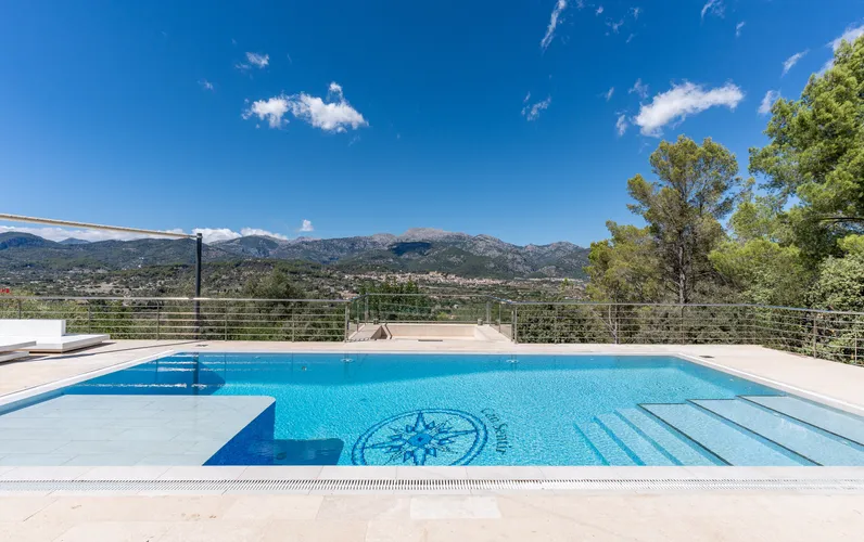 Эксклюзивная вилла с бассейном в Сельве