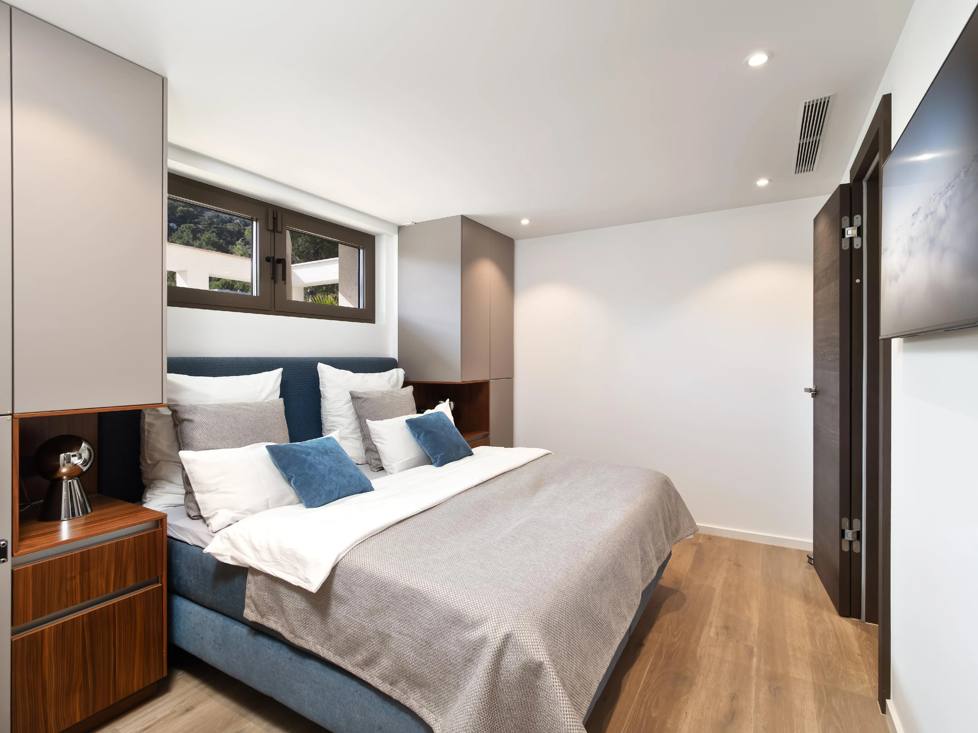 Moderne nybygget villa med havudsigt-19