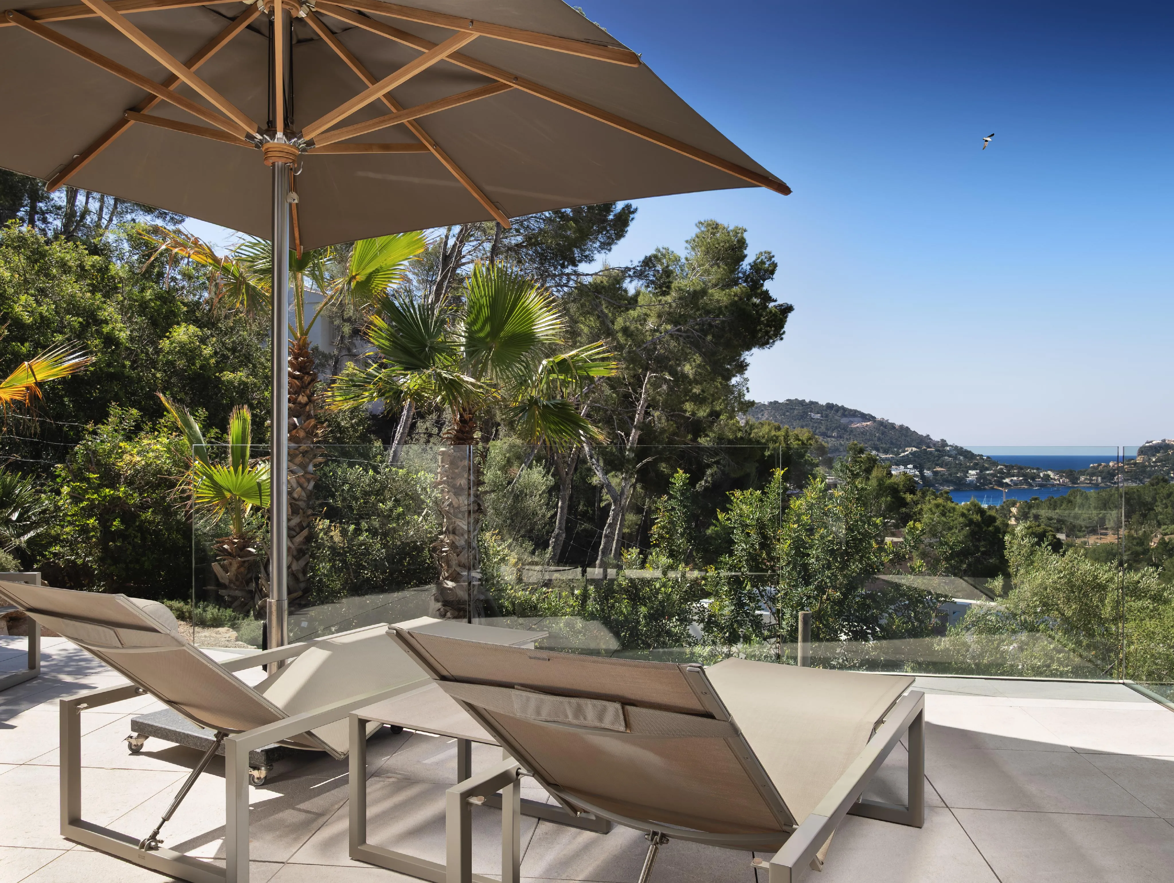 Moderne nybygget villa med havudsigt-11