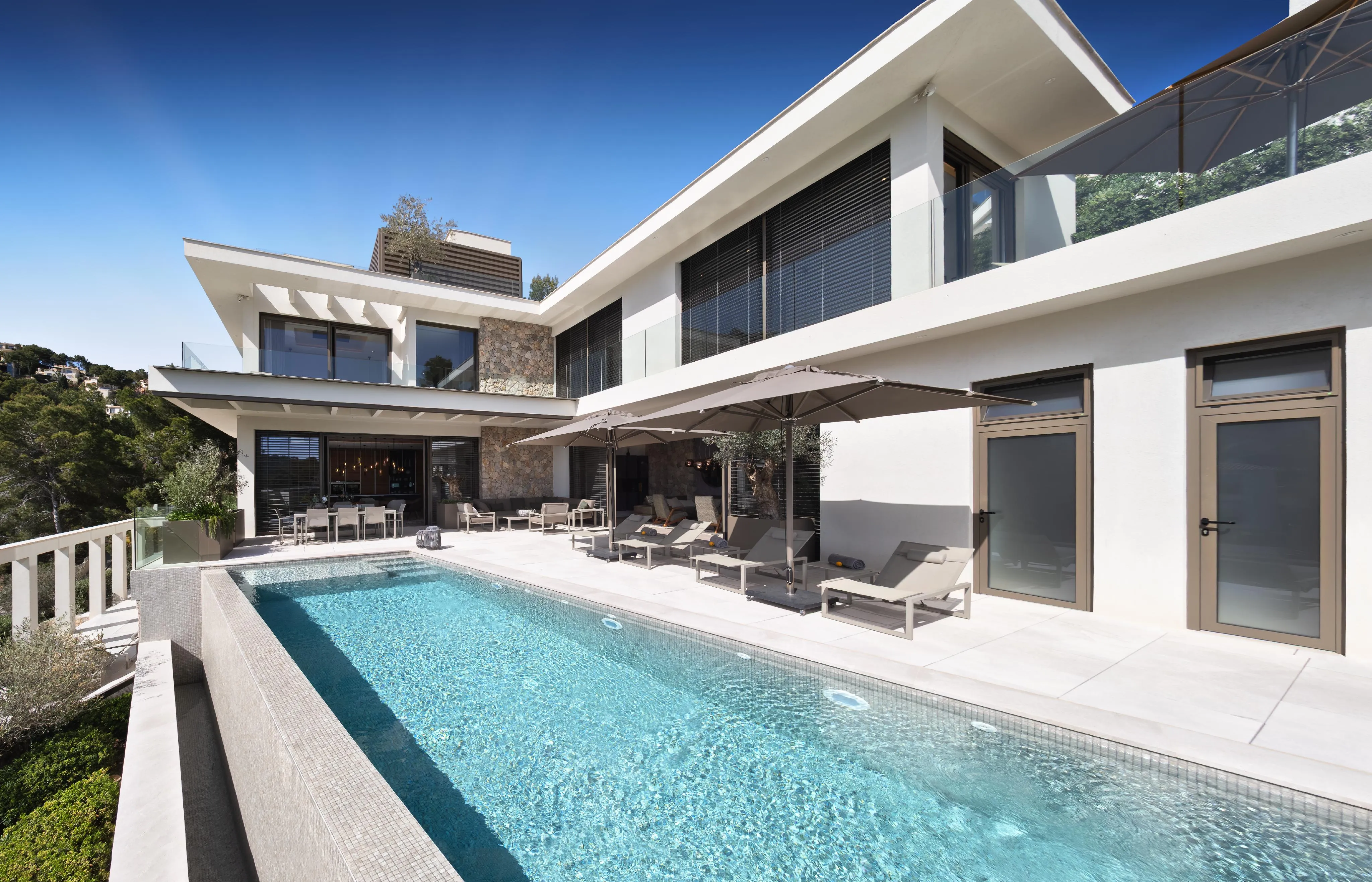 Moderne nybygget villa med havudsigt-12