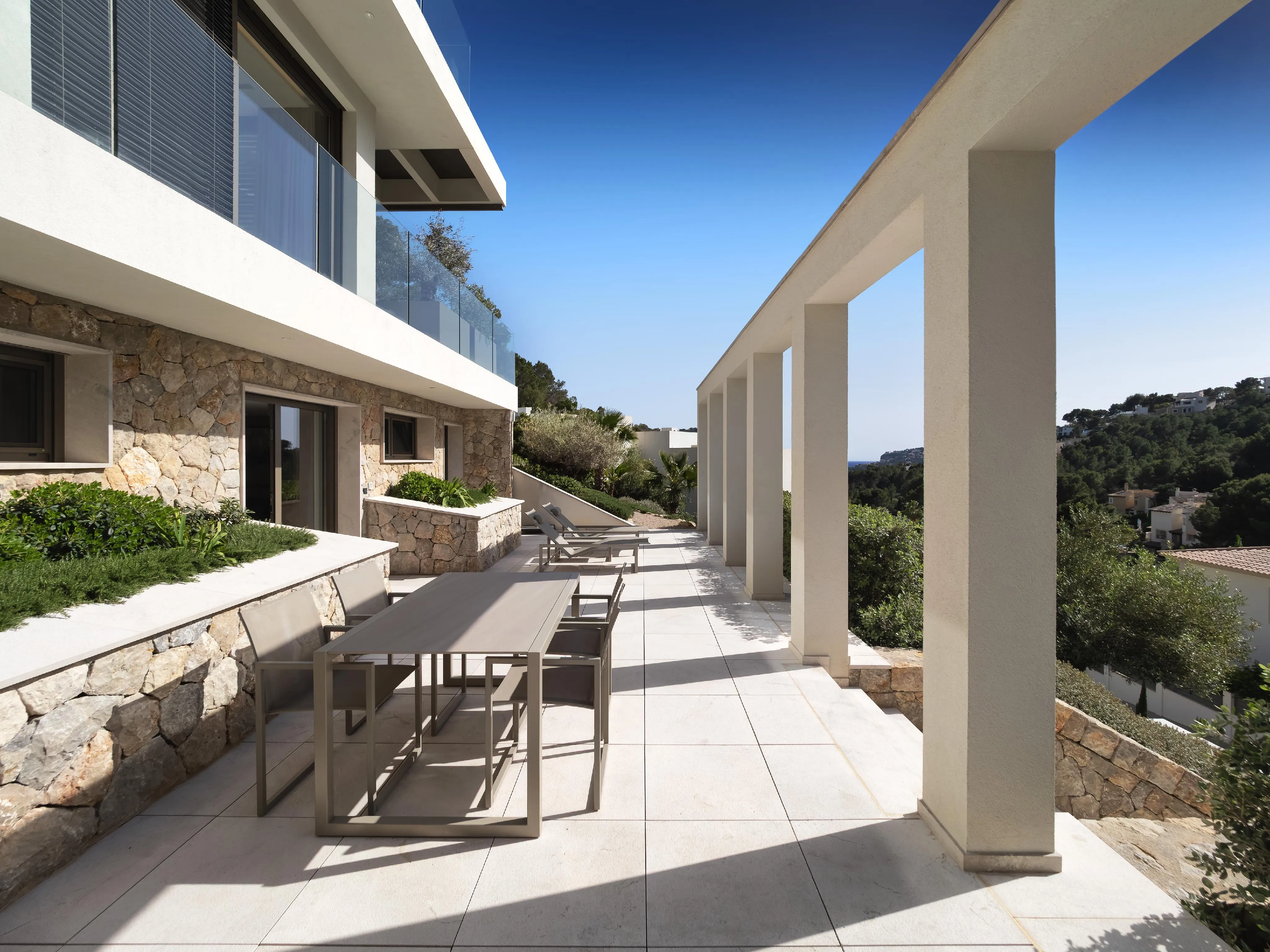 Moderne nybygget villa med havudsigt-17