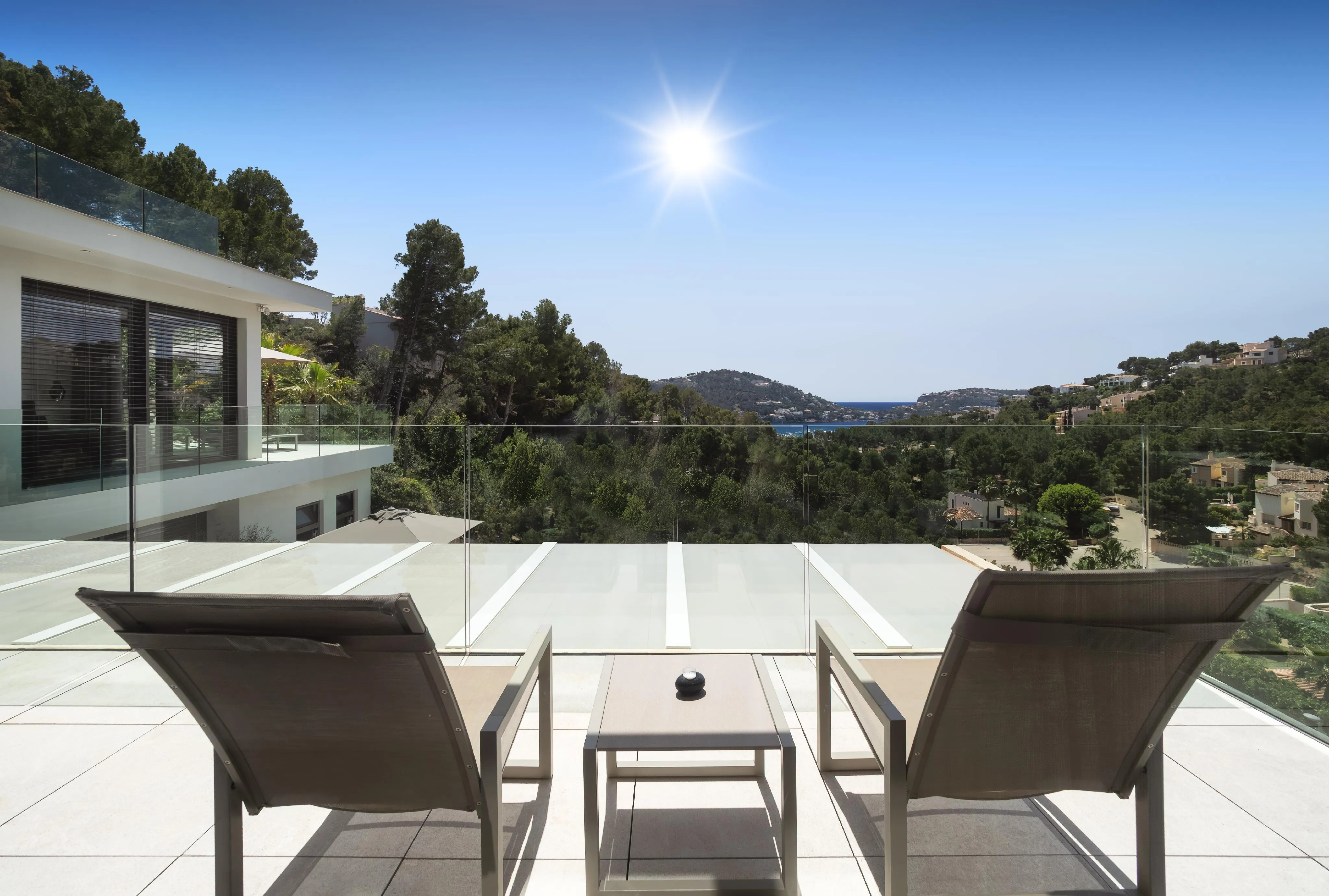 Moderne nybygget villa med havudsigt-9