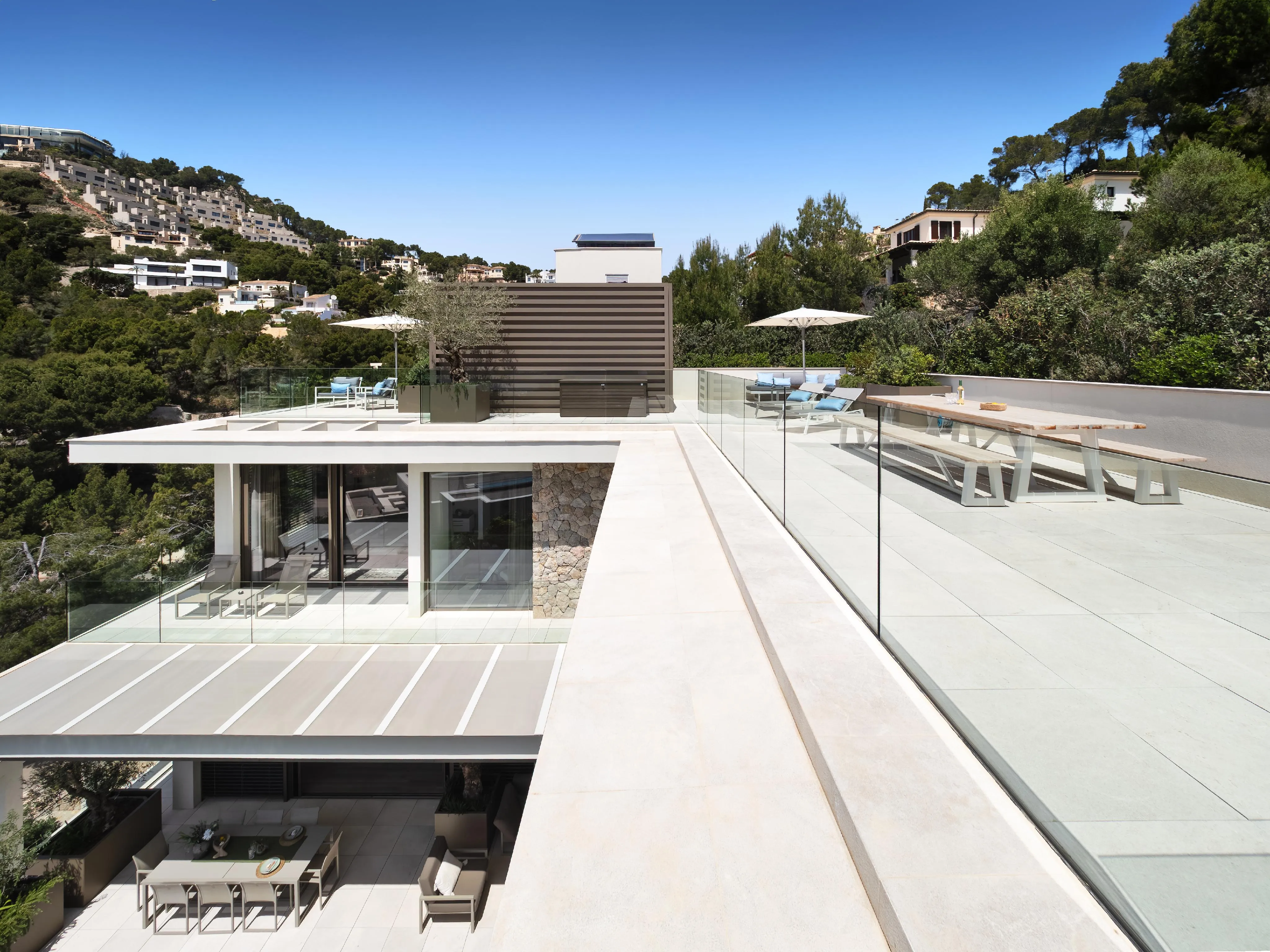 Moderne nybygget villa med havudsigt-16