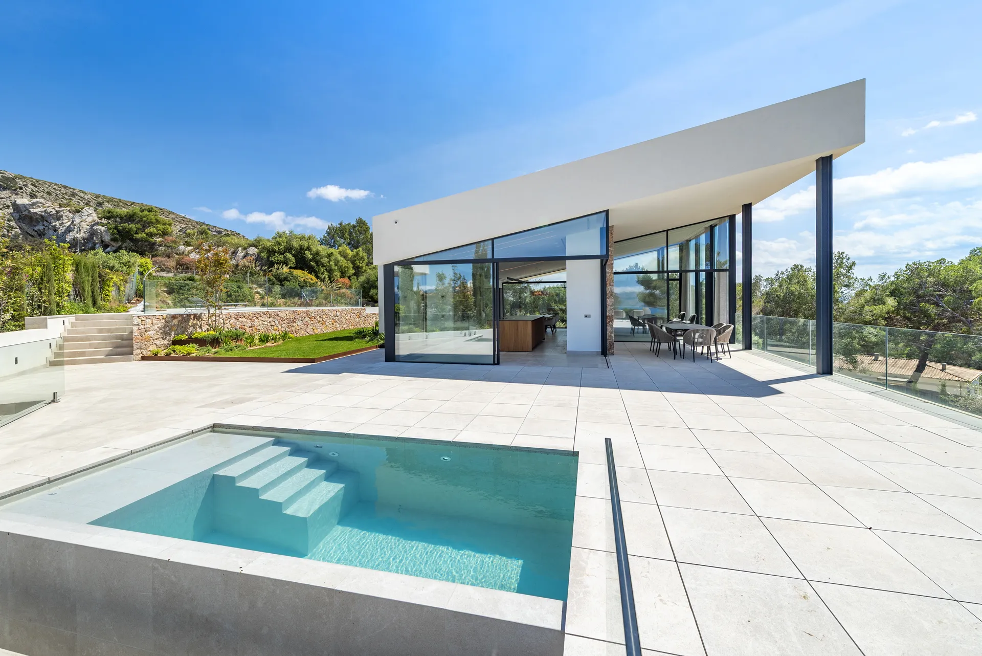 Moderne luxe villa met panoramisch uitzicht over de baai van Pollensa-1