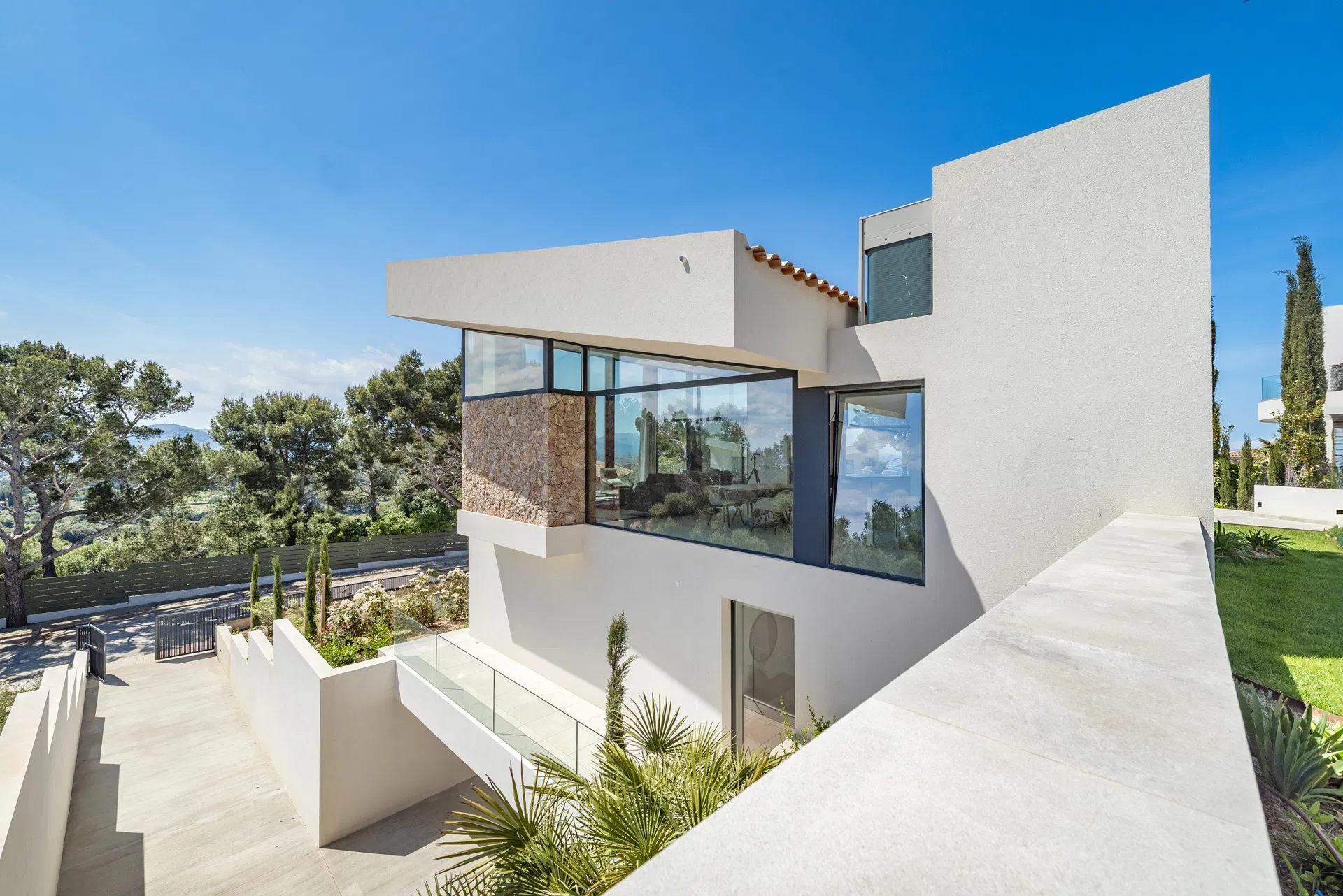 Moderne luxe villa met panoramisch uitzicht over de baai van Pollensa-17
