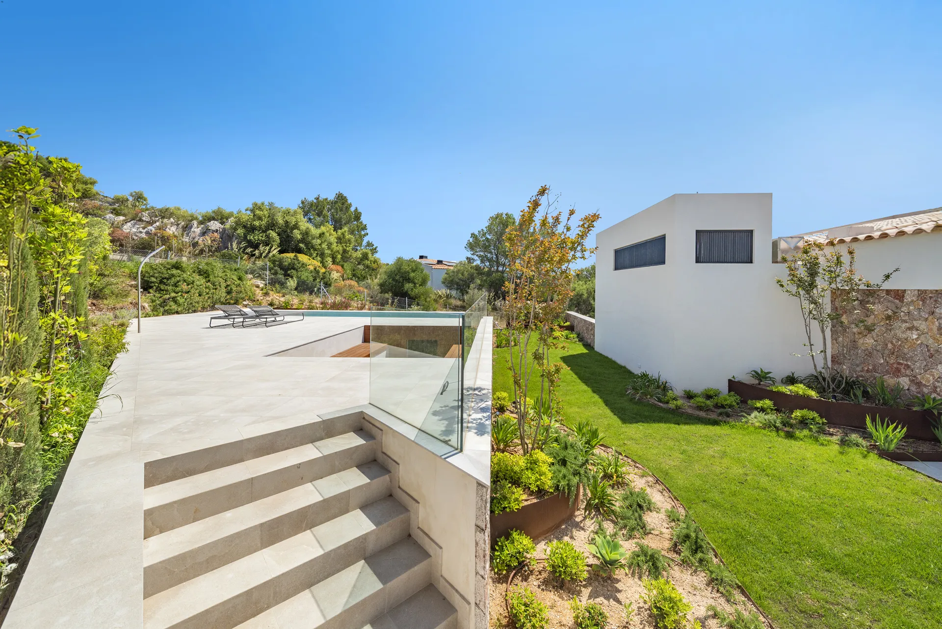 Moderne luxe villa met panoramisch uitzicht over de baai van Pollensa-9