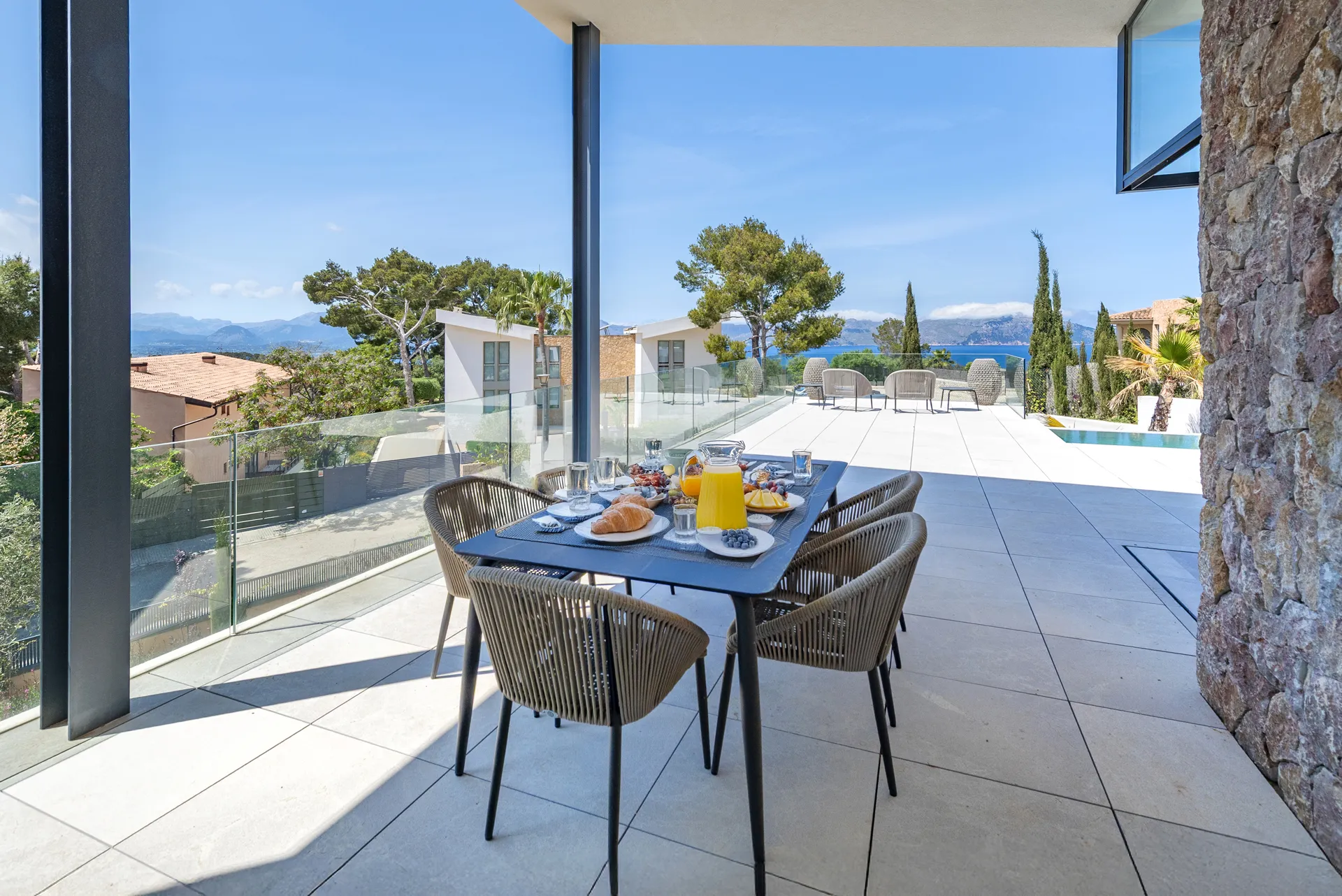 Moderne luxe villa met panoramisch uitzicht over de baai van Pollensa-7