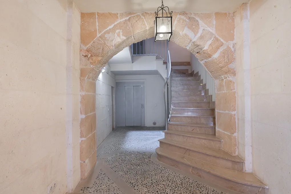 Penthouse exclusif entièrement rénové avec vue fantastique-15