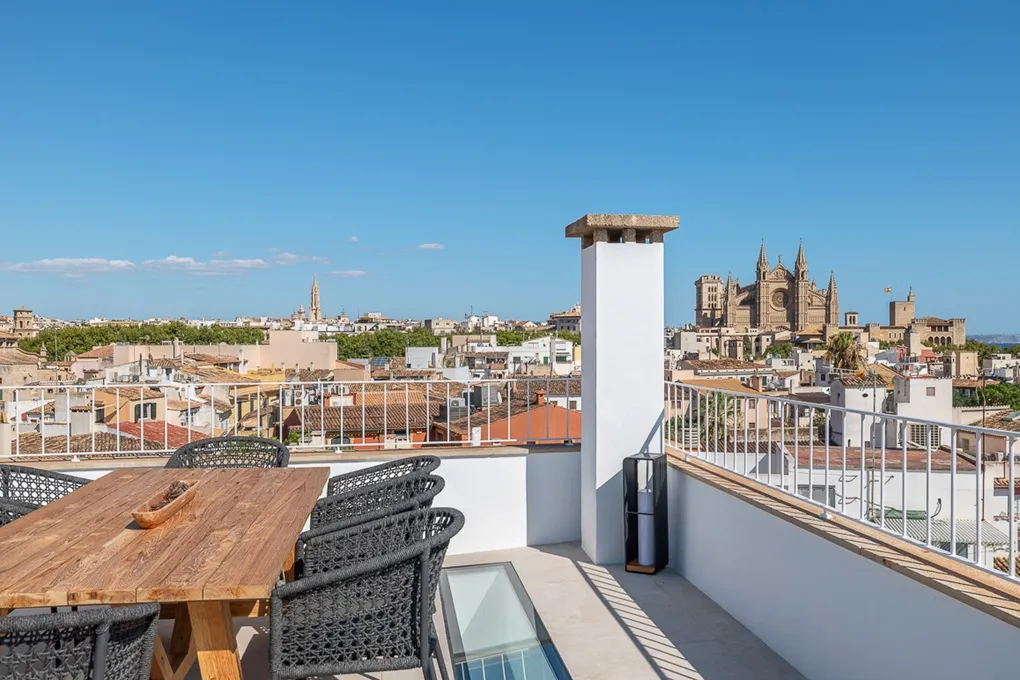 Penthouse exclusif entièrement rénové avec vue fantastique-1