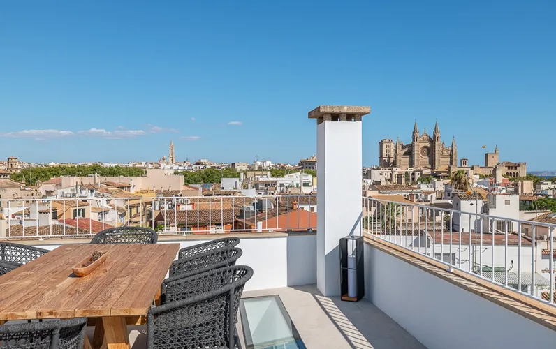 Fuldt renoveret eksklusiv penthouse med fantastisk udsigt