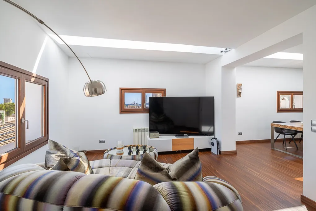 Volledig gerenoveerd exclusief penthouse met fantastisch uitzicht-5