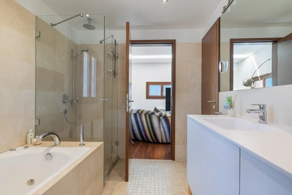 Penthouse exclusif entièrement rénové avec vue fantastique-9