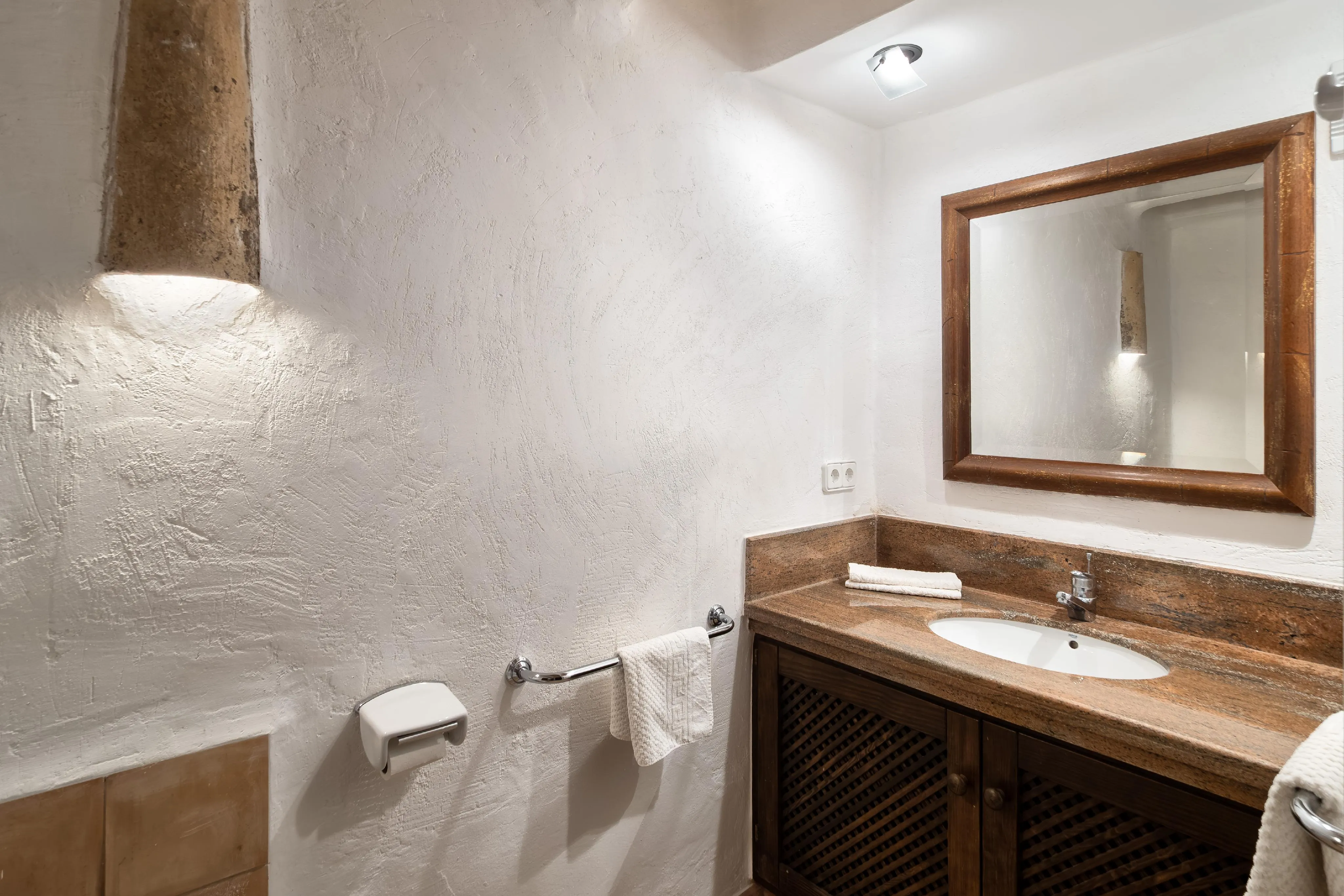 Очаровательный таунхаус со средиземноморским садом и видом на горы-26