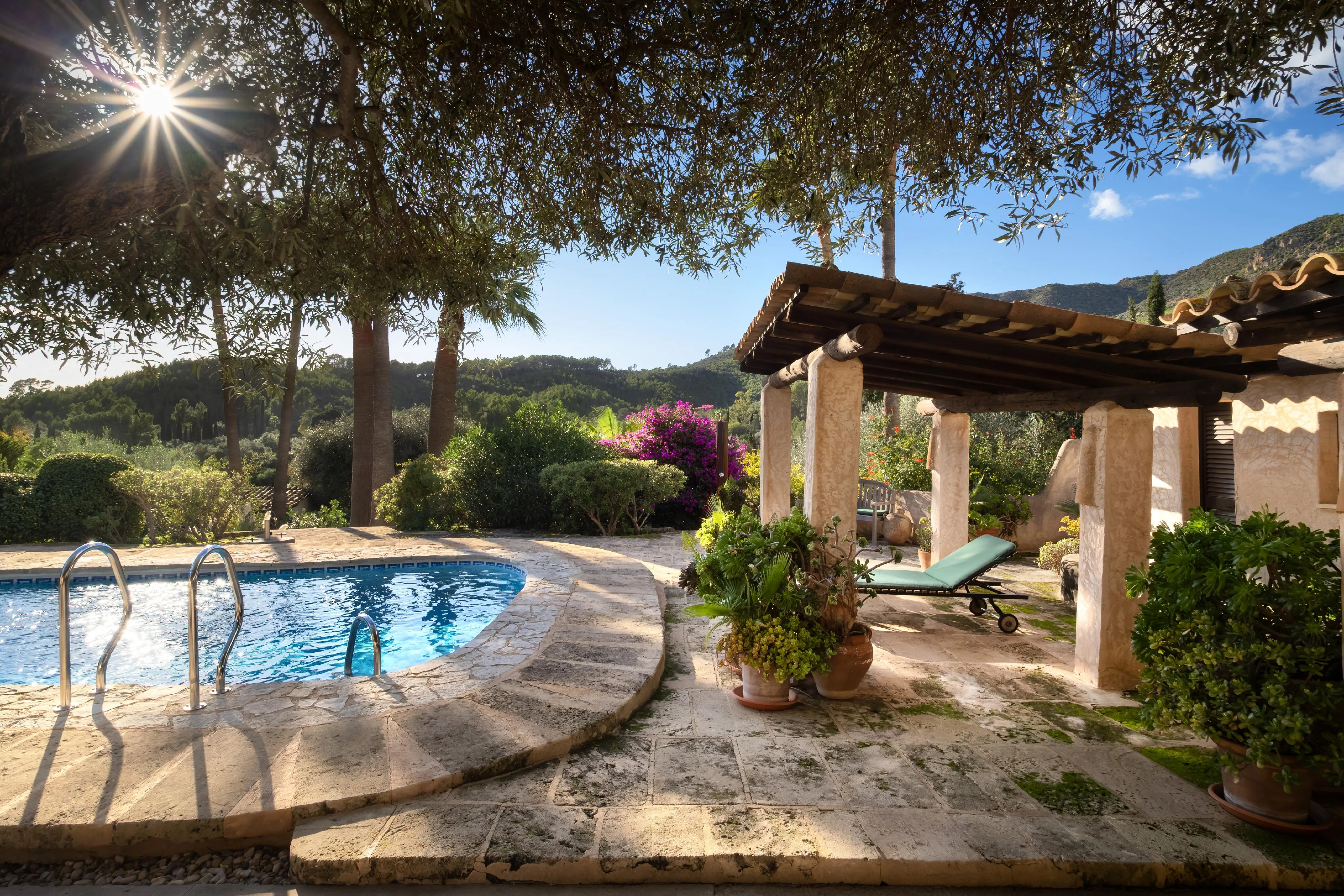 Очаровательный таунхаус со средиземноморским садом и видом на горы-10