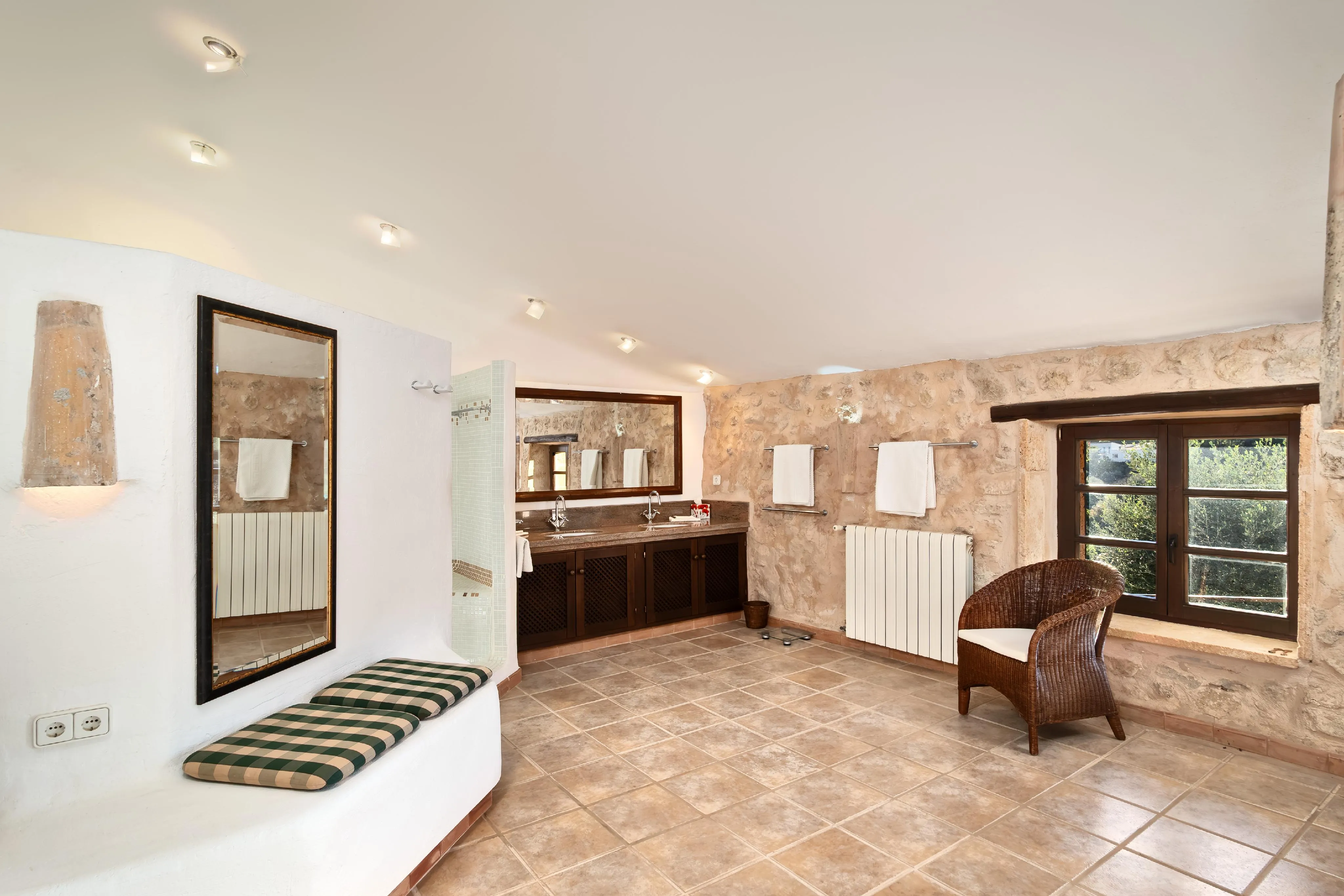 Charmante maison de ville avec jardin méditerranéen et vue sur la montagne-29