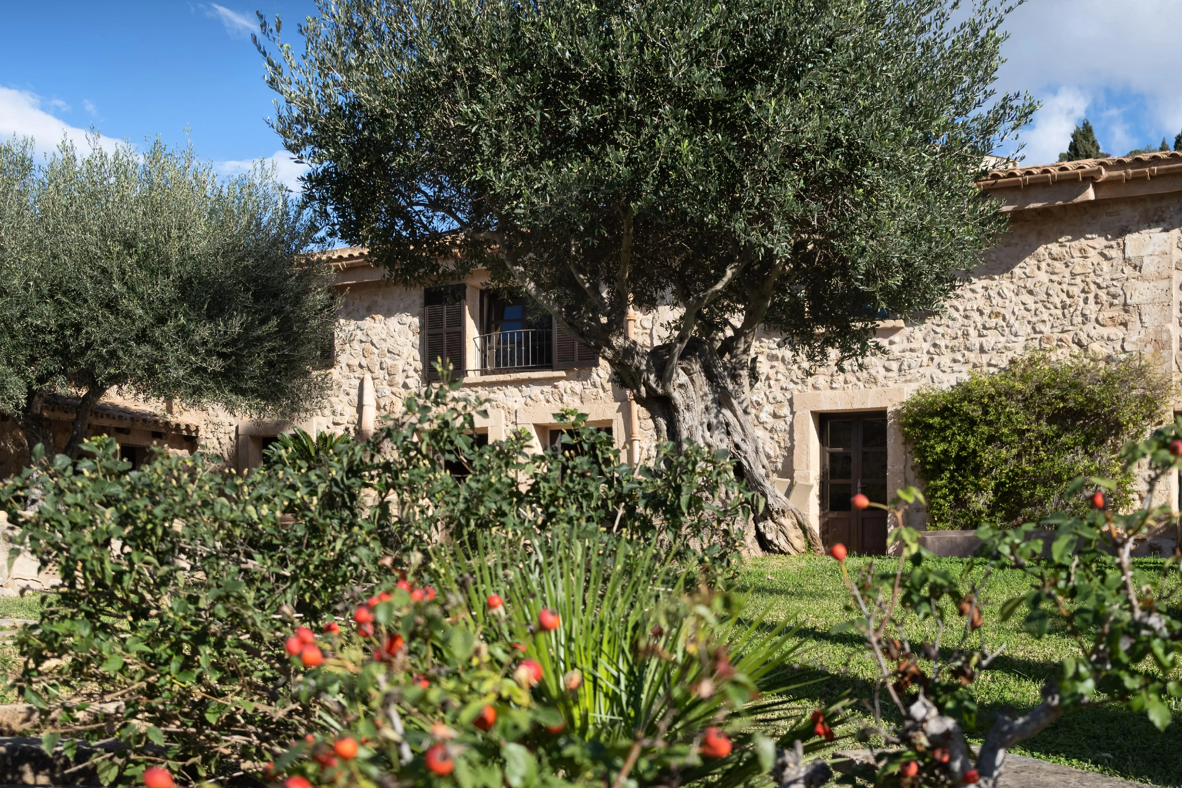 Очаровательный таунхаус со средиземноморским садом и видом на горы-31