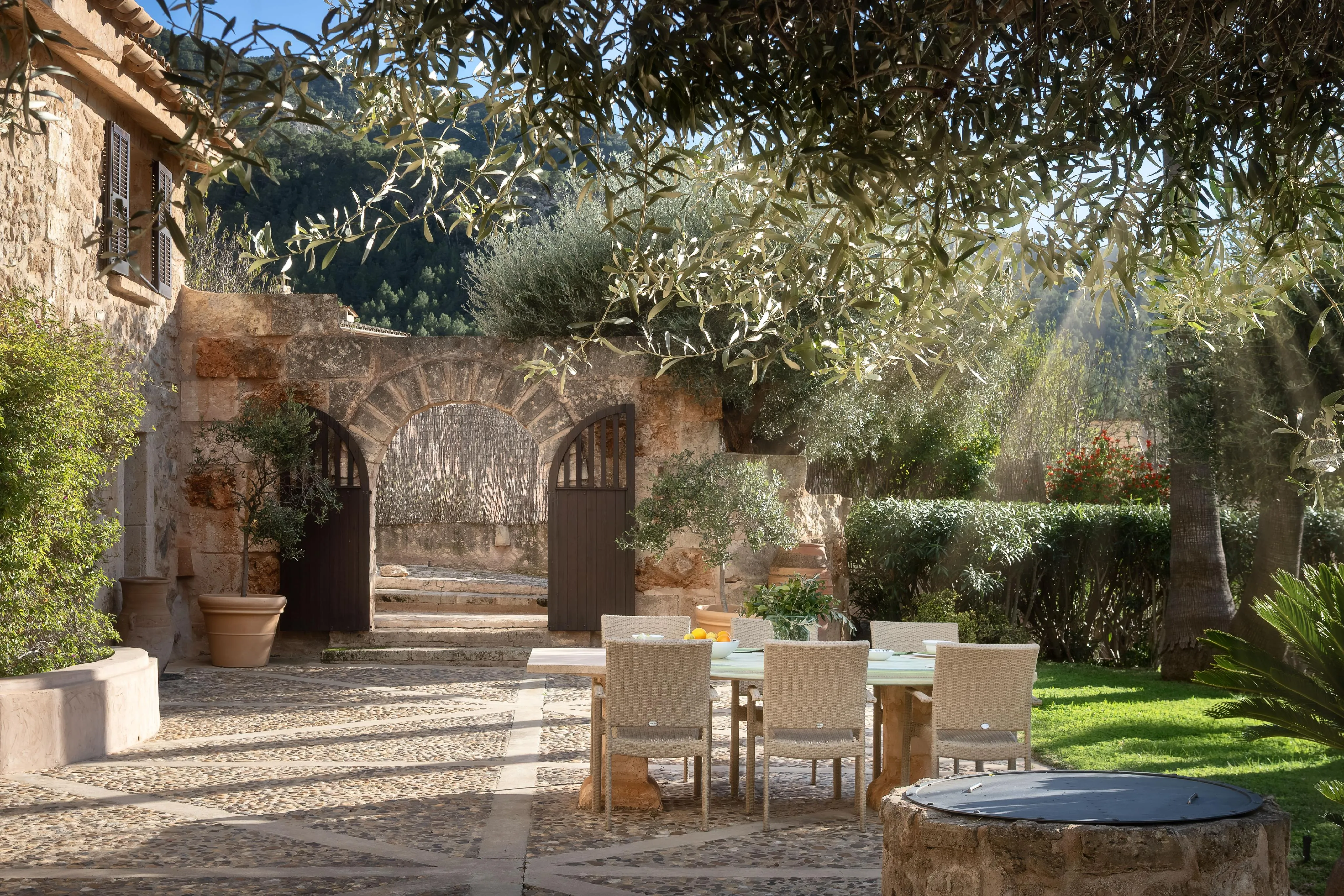 Charmante maison de ville avec jardin méditerranéen et vue sur la montagne-8