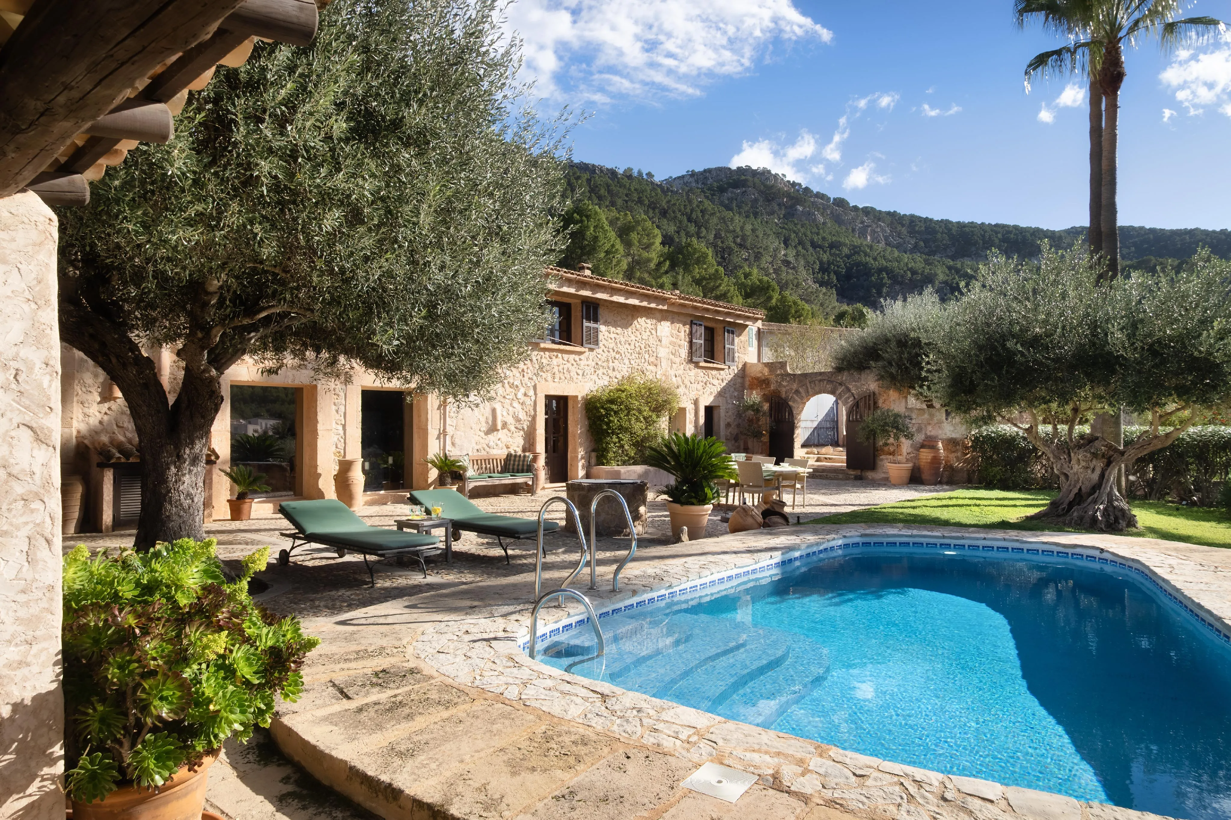 Charmante maison de ville avec jardin méditerranéen et vue sur la montagne-17