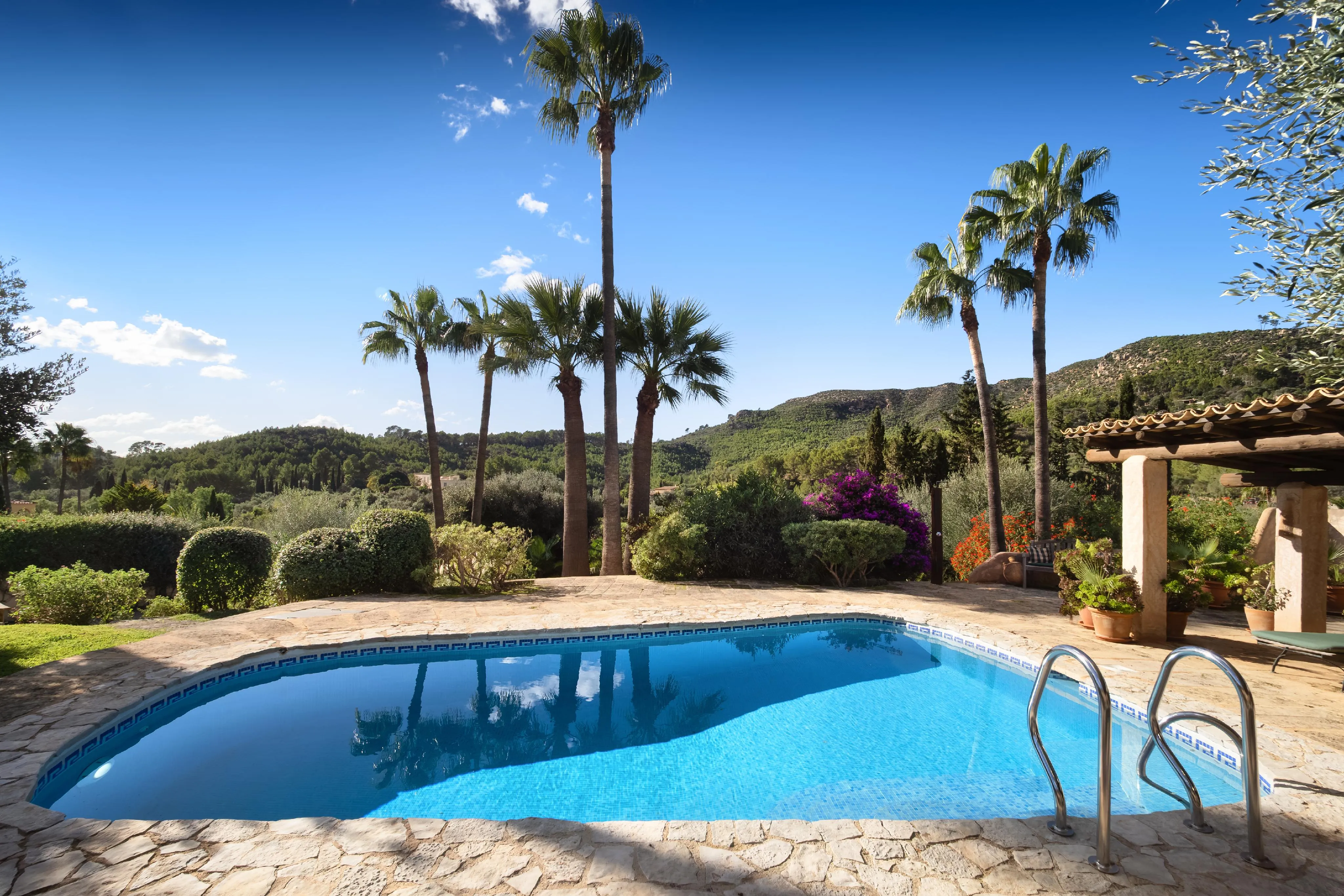 Charmante maison de ville avec jardin méditerranéen et vue sur la montagne-4