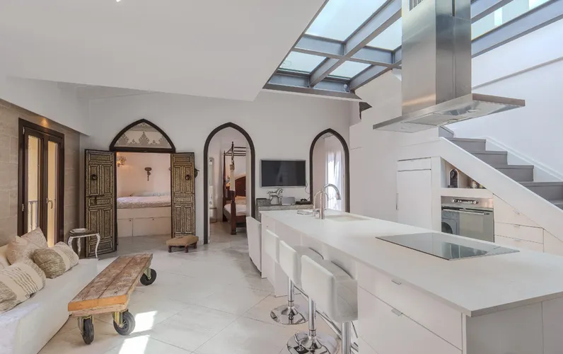 Charming penthouse with sunny terraces