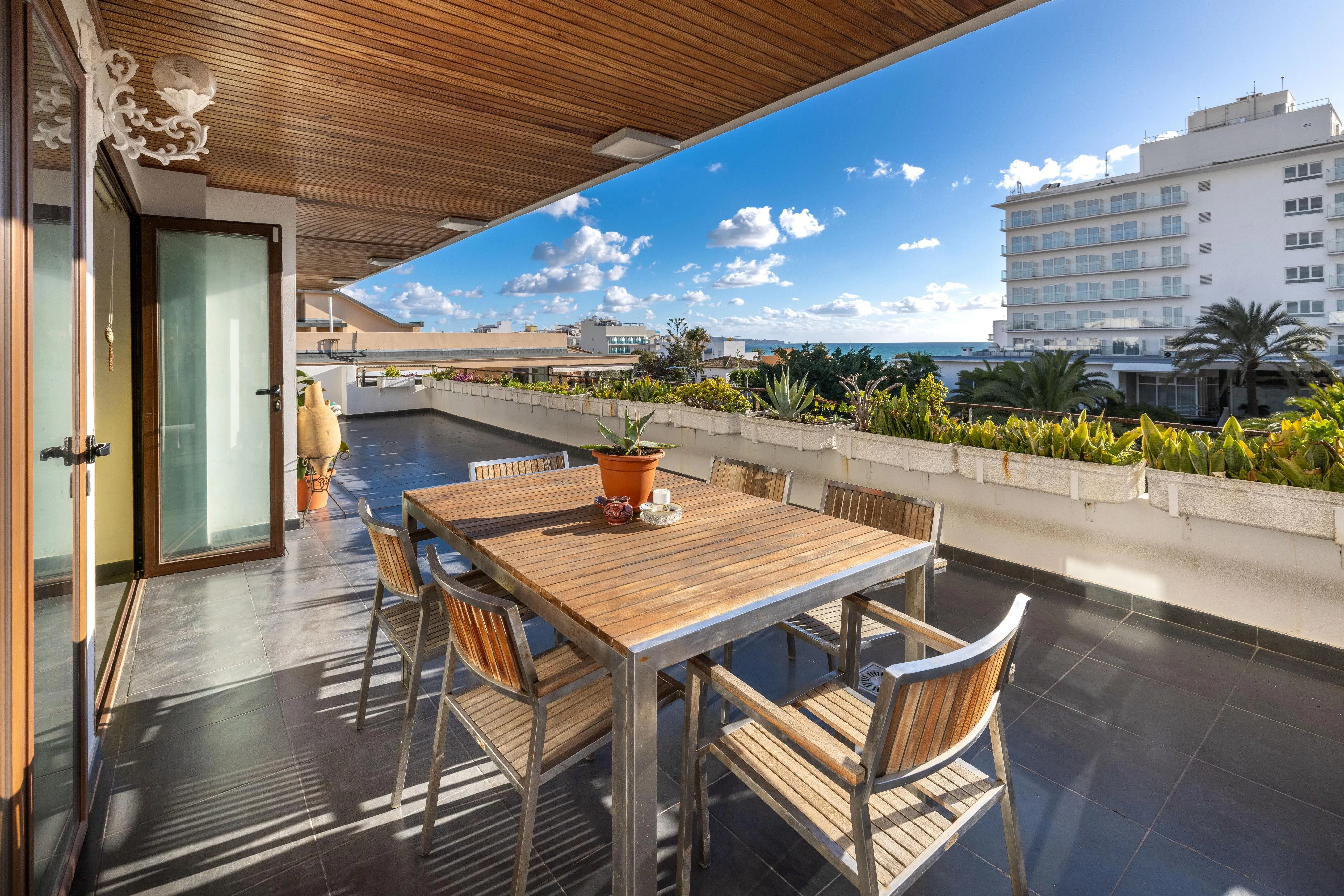 Àtic lluminós amb vista a la mar i gran potencial-10