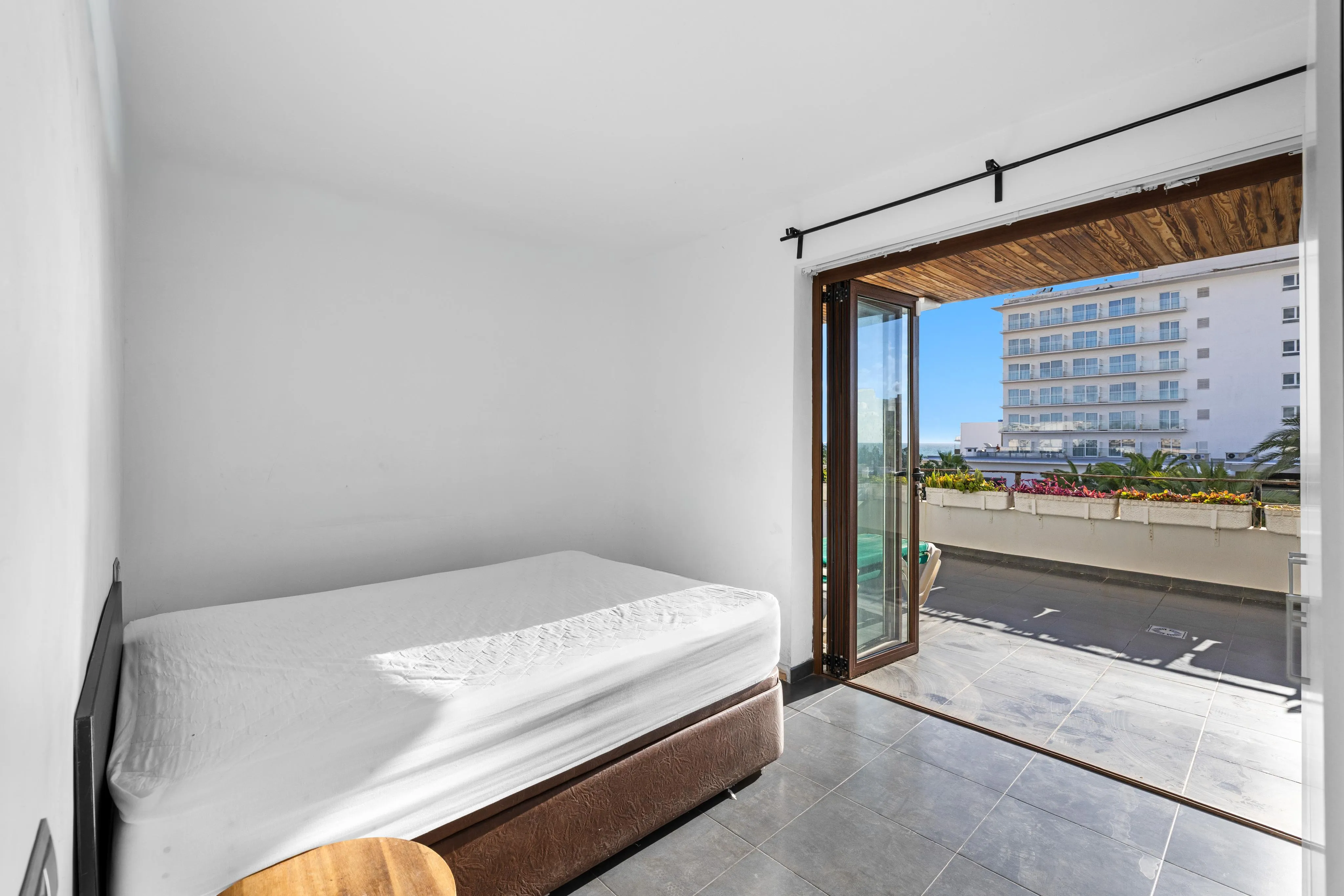 Светлый пентхаус с видом на море и большим потенциалом-6