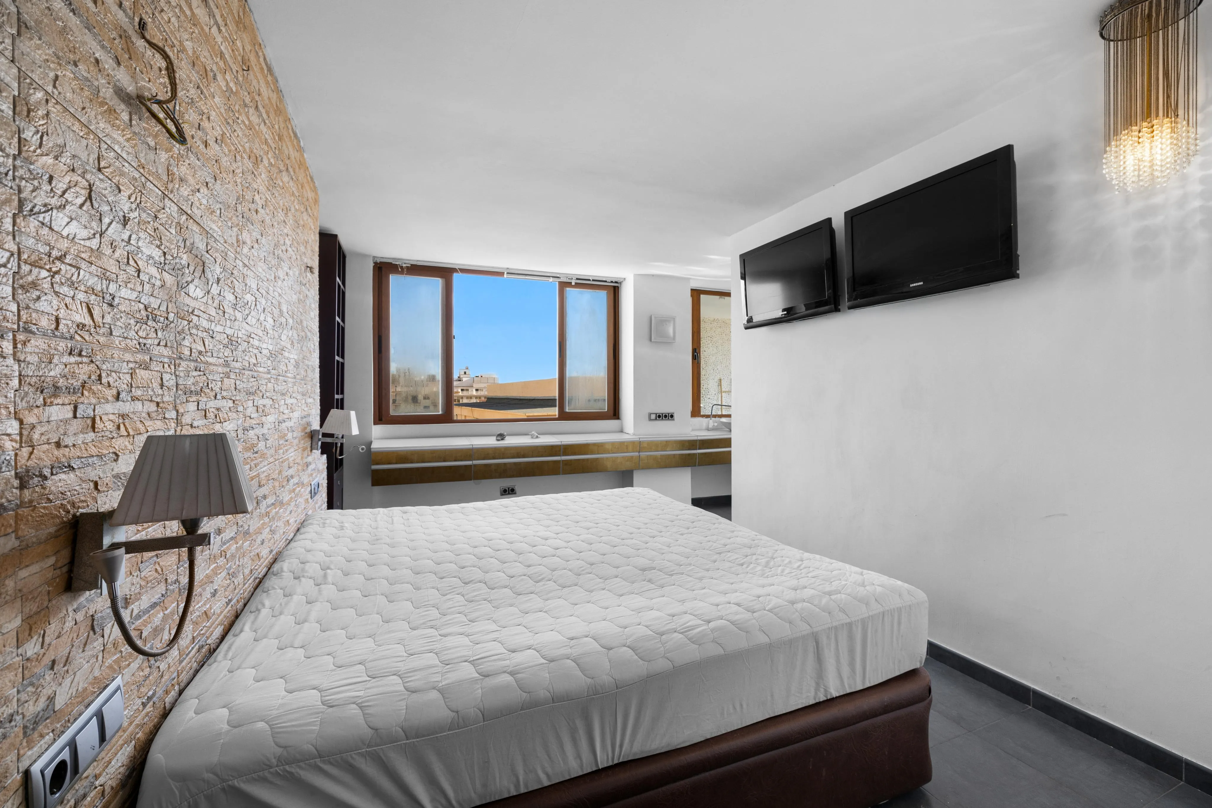 Àtic lluminós amb vista a la mar i gran potencial-5