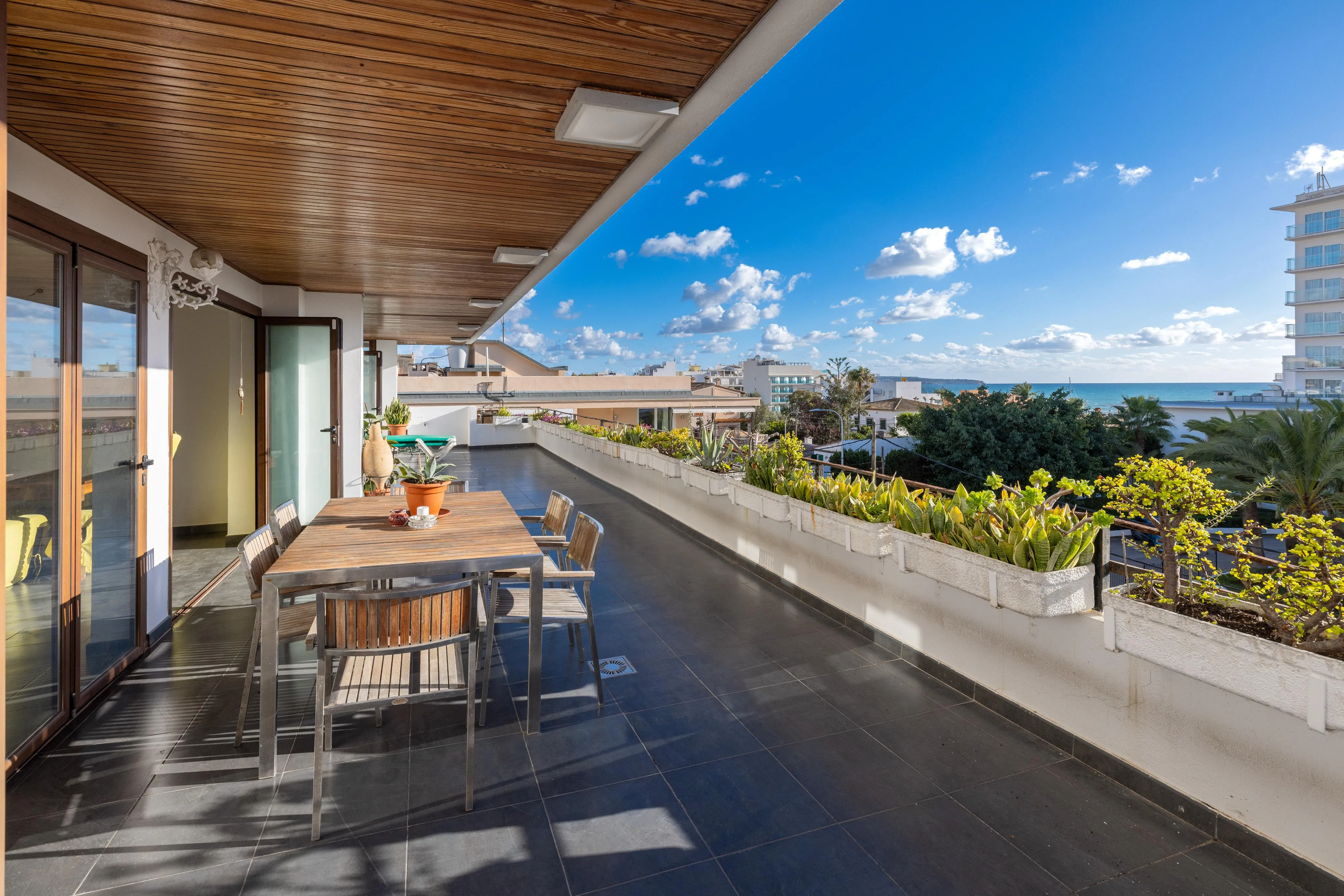 Светлый пентхаус с видом на море и большим потенциалом-1