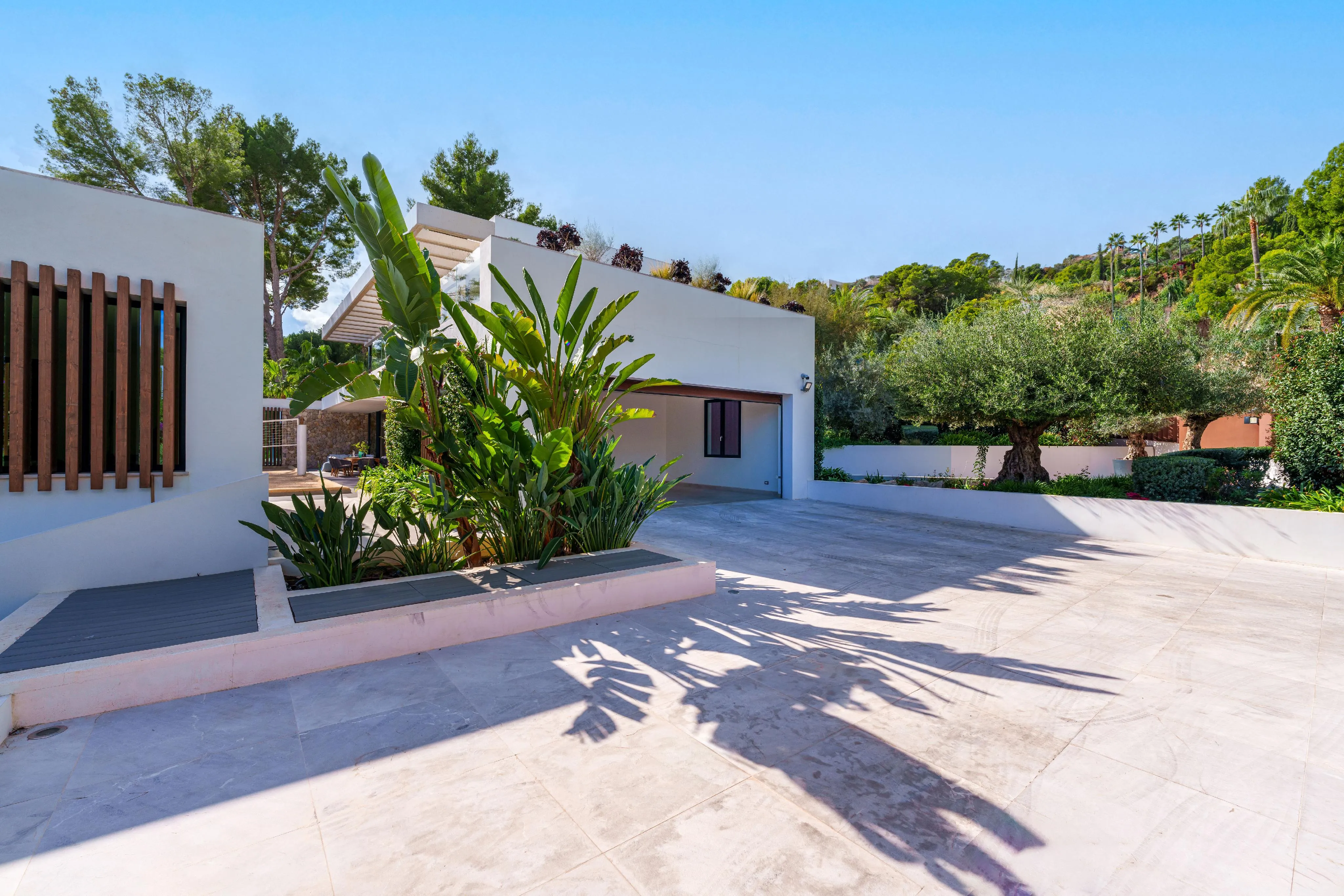 Moderne villa in Son Vida met veel privacy-18