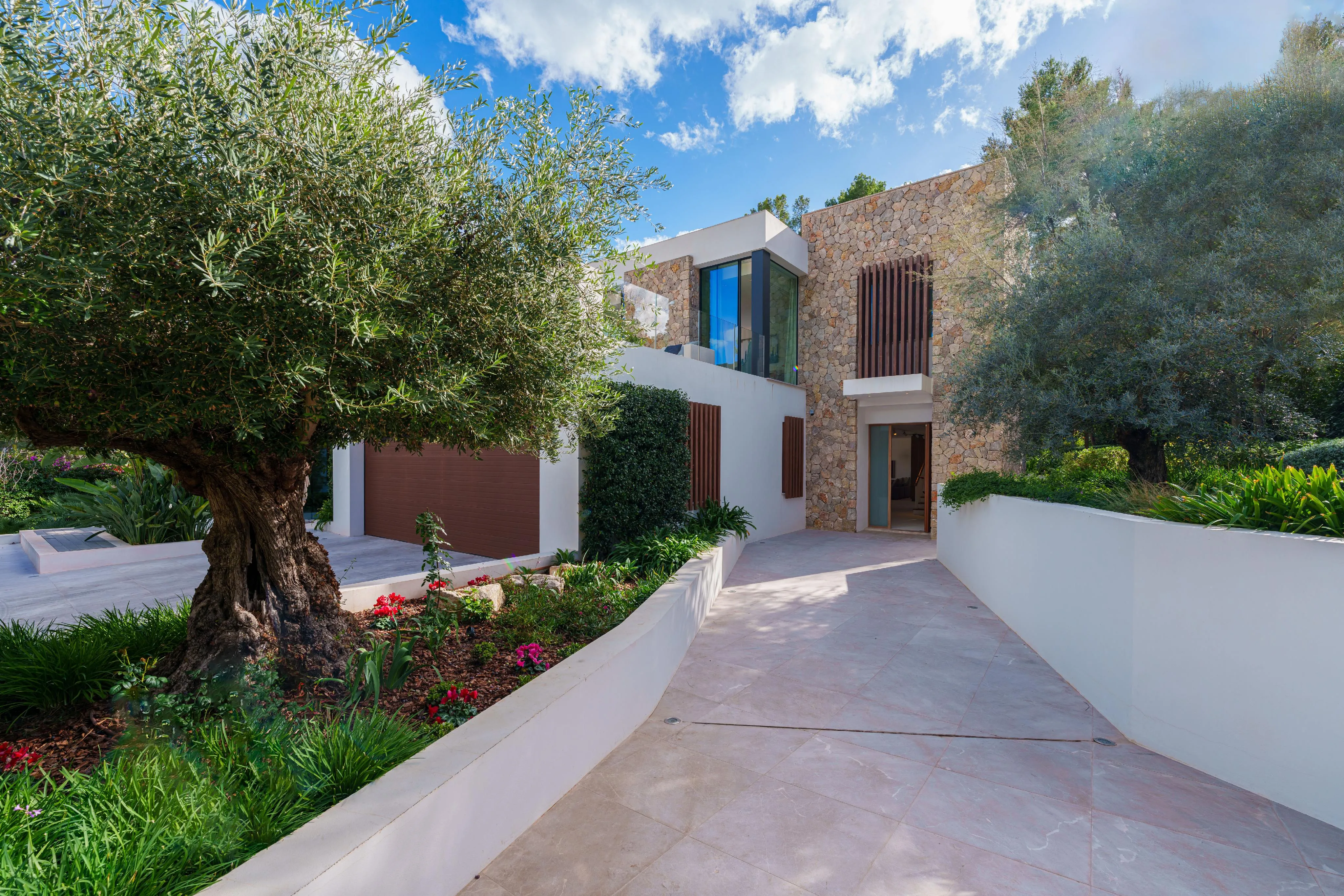 Moderne villa in Son Vida met veel privacy-3