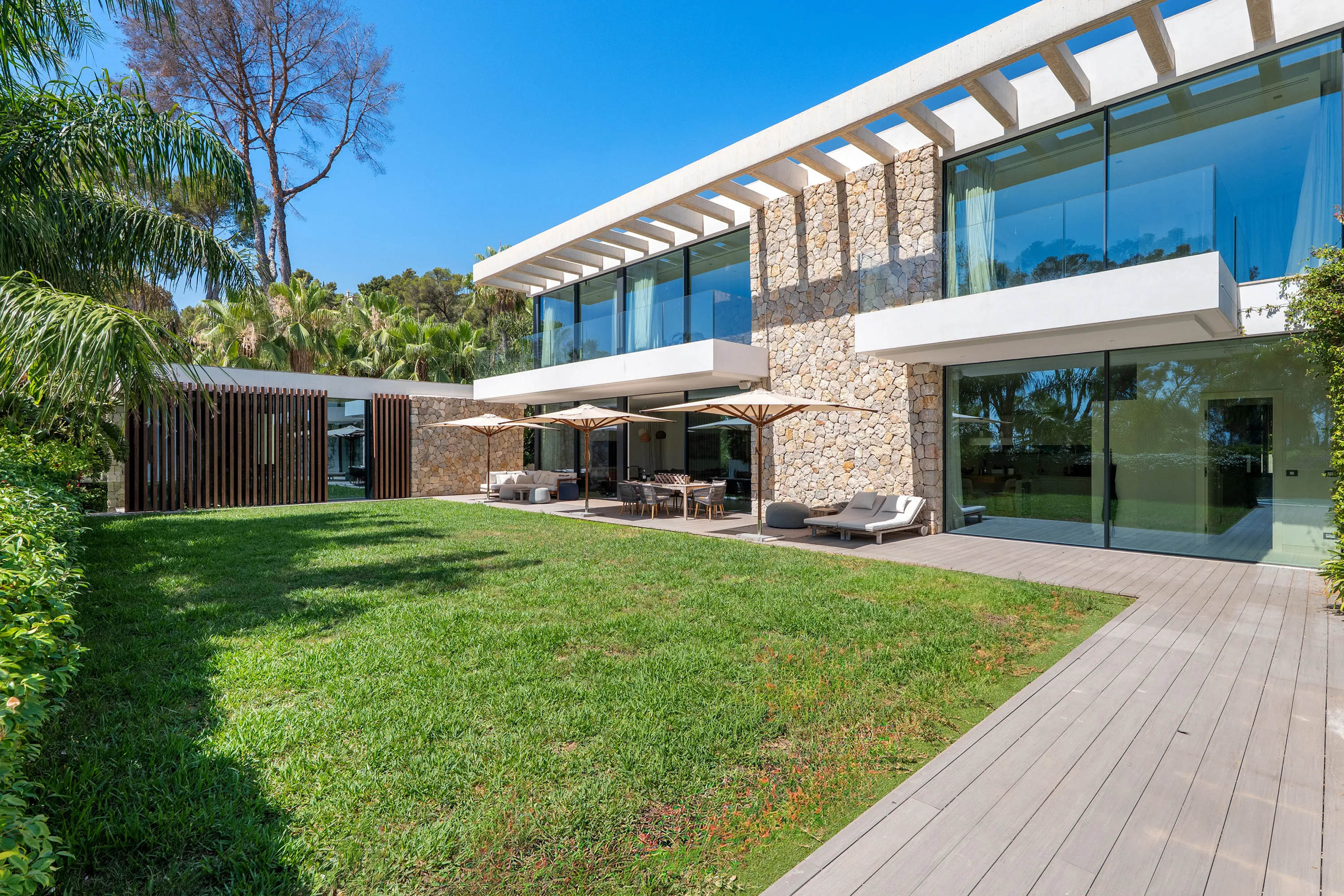 Moderne villa in Son Vida met veel privacy-1