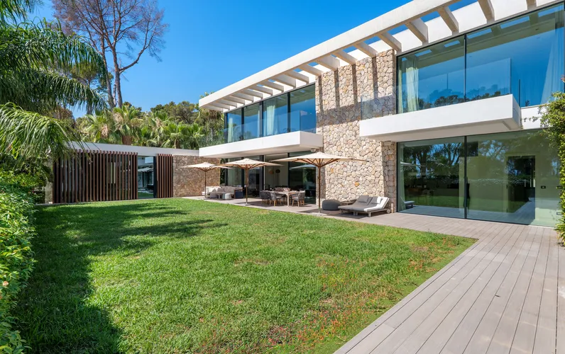 Moderne villa in Son Vida met veel privacy