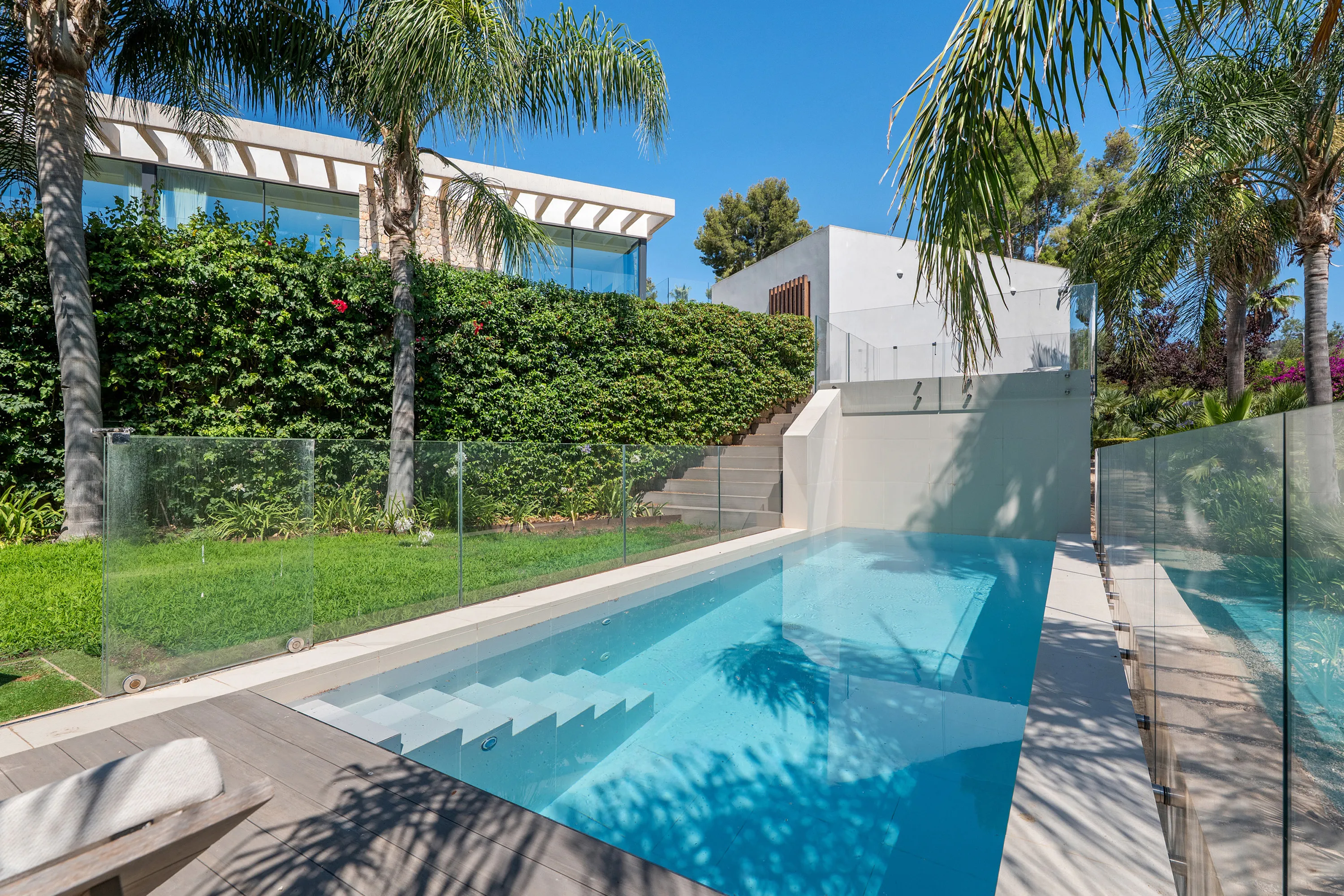 Moderne villa in Son Vida met veel privacy-12