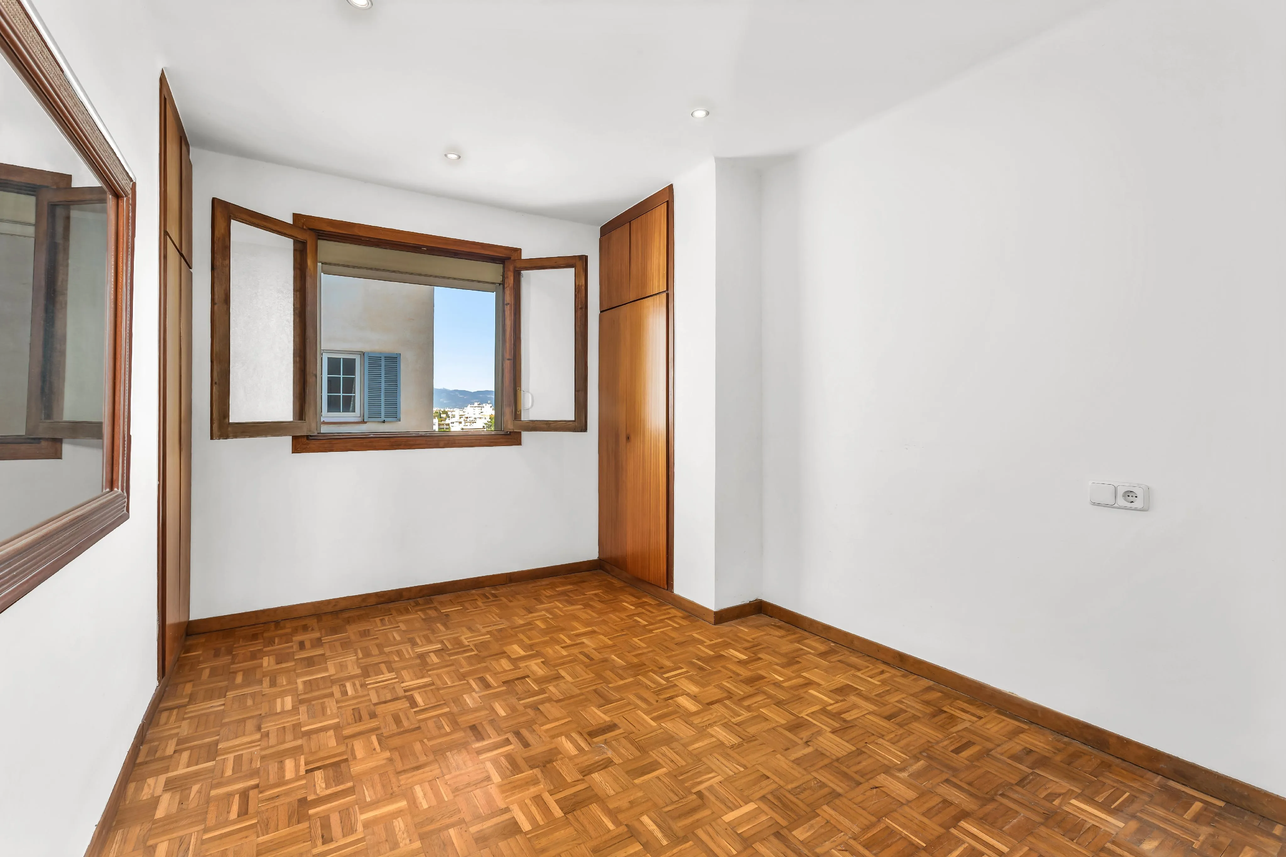 Light, views and potential in one of Palma's most sought-after neighbourhoods-9