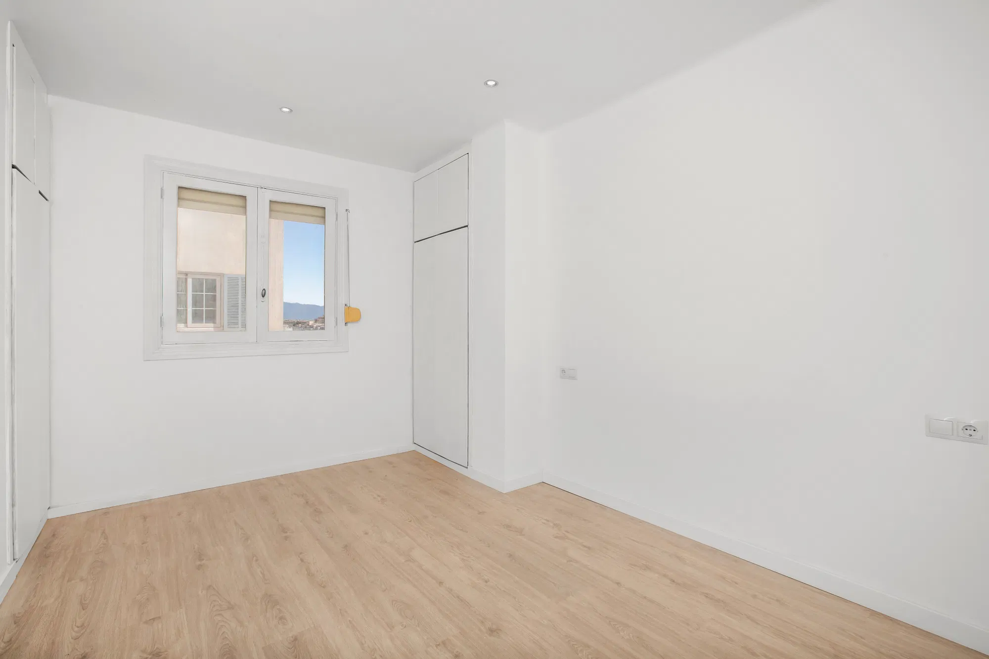 Light, views and potential in one of Palma's most sought-after neighbourhoods-15