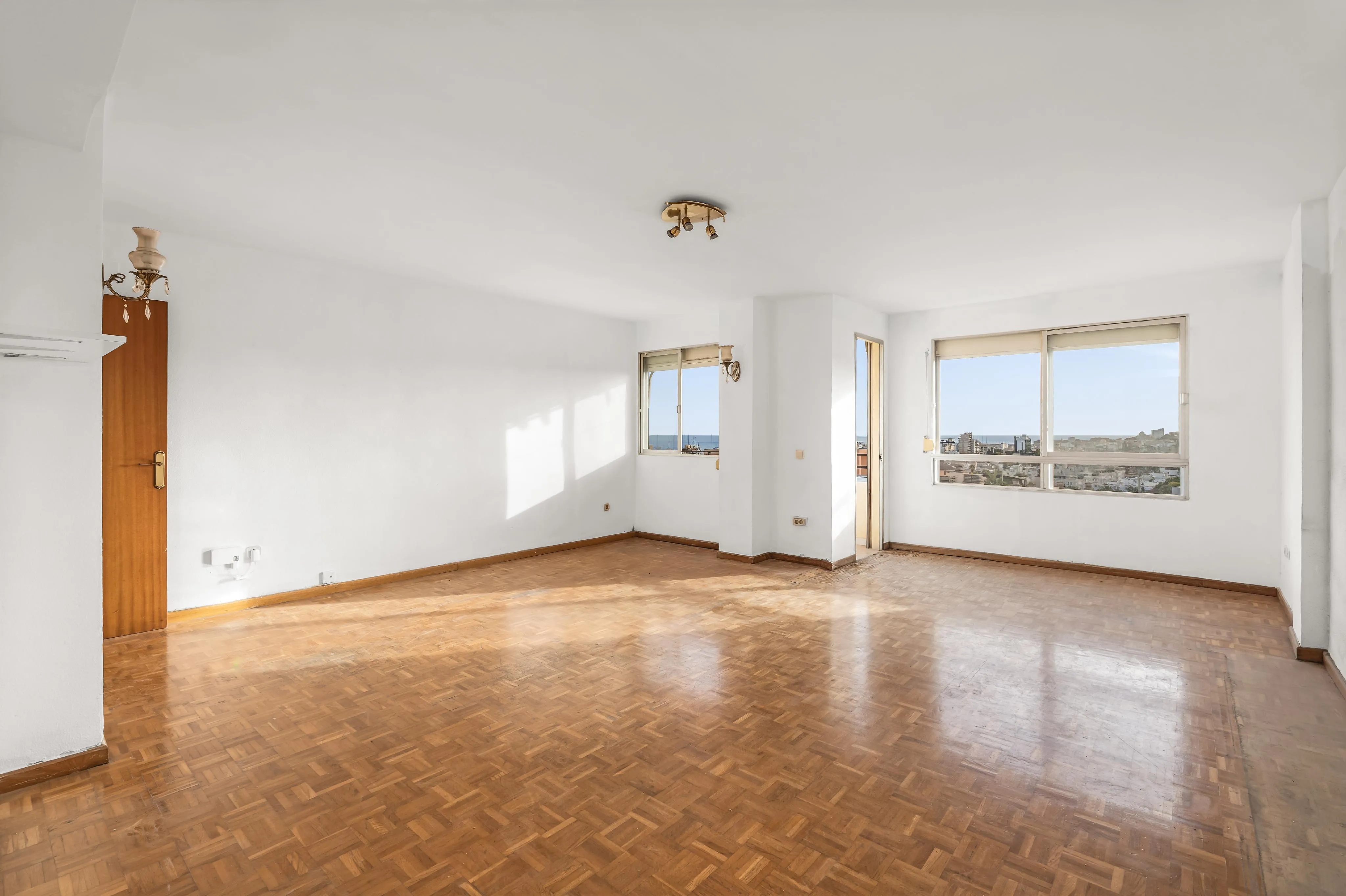 Light, views and potential in one of Palma's most sought-after neighbourhoods-3