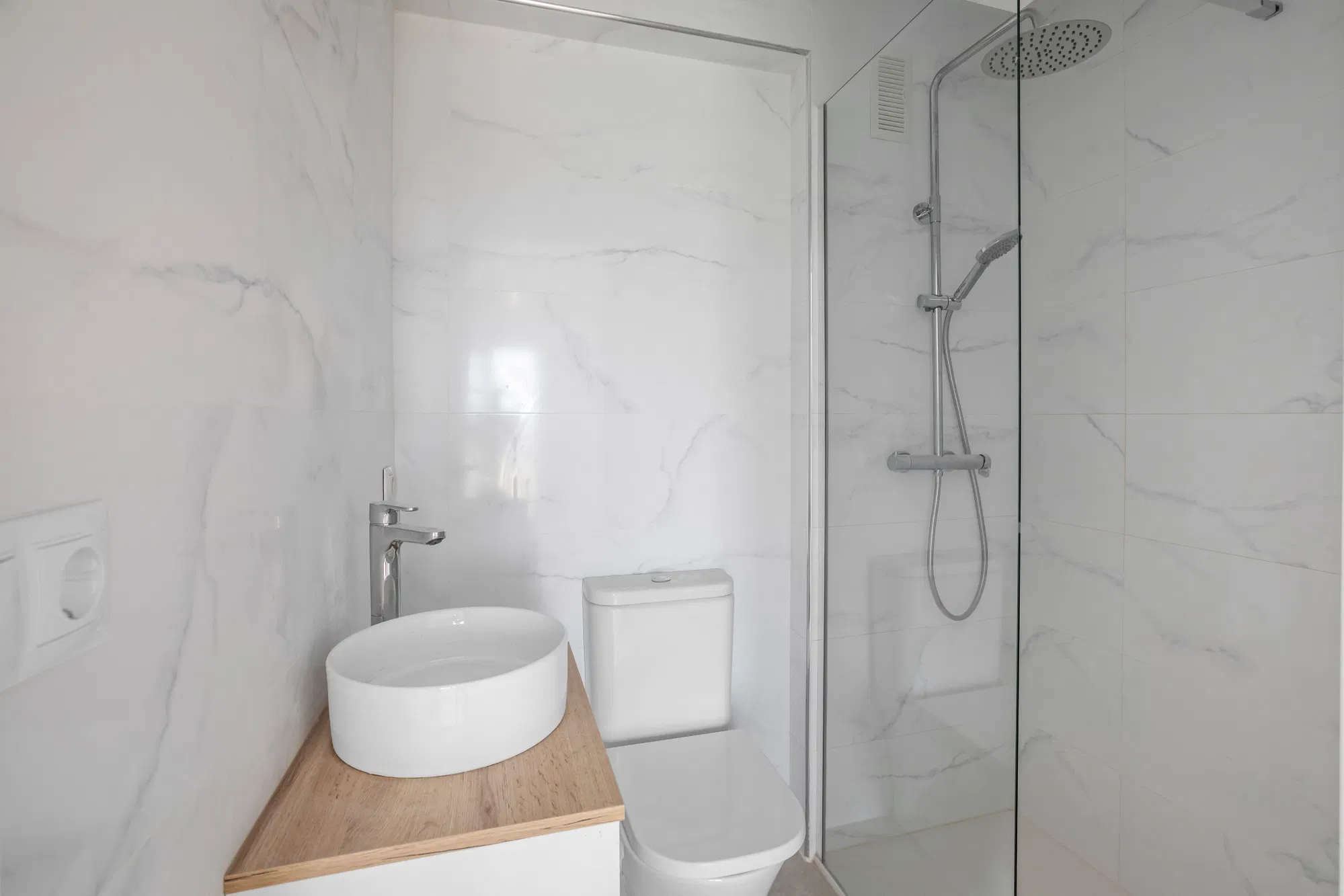 Light, views and potential in one of Palma's most sought-after neighbourhoods-12